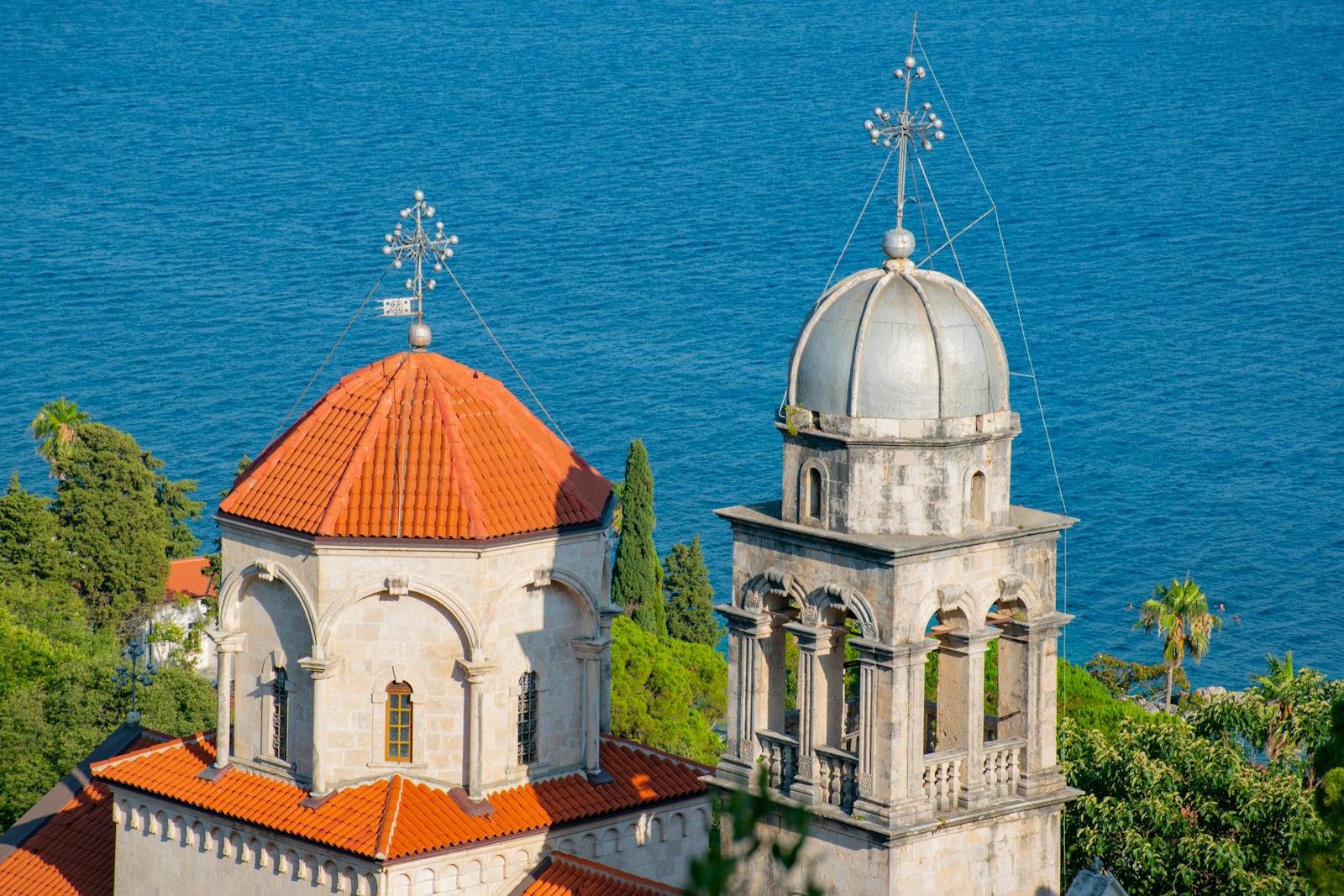 Herceg Novi, Černá Hora: 11 tipů na město schodů a bránu Boky 9 Klášter Savina a místní vinice
