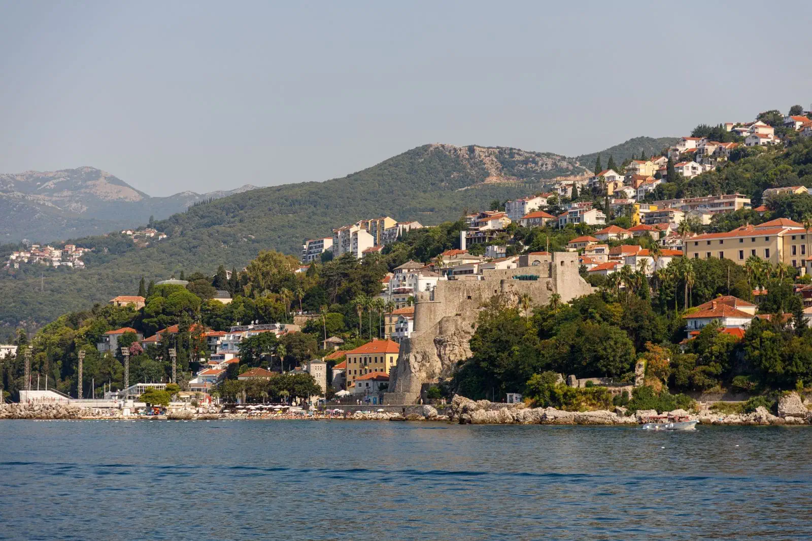 Herceg Novi, Montenegró: 11 tipp a lépcsők városához és a Boka kapujához 15 Mimóza és a februári fesztivál