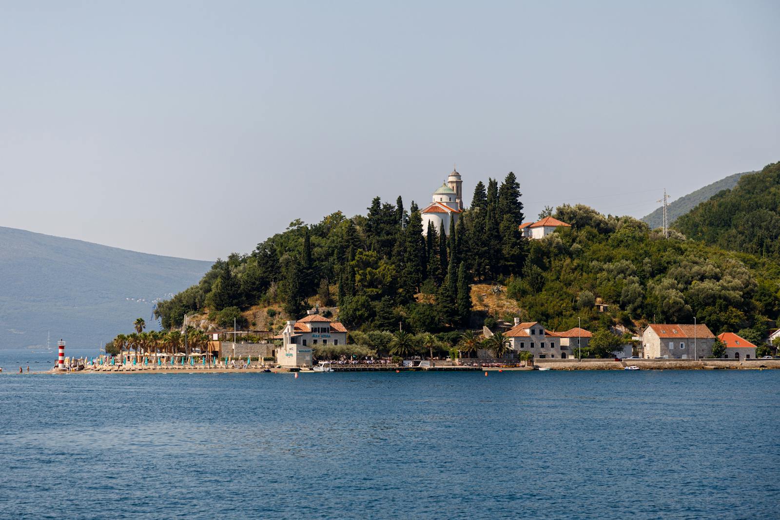 Herceg Novi, Černá Hora: 11 tipů na město schodů a bránu Boky 13 Ostrov Mamula