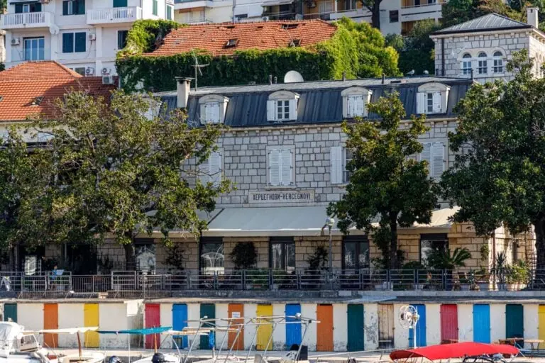 Montenegró: útikalauz, tippek és látnivalók 2026 4 Herceg Novi, Montenegró: 11 tipp a lépcsők városához és a Boka kapujához