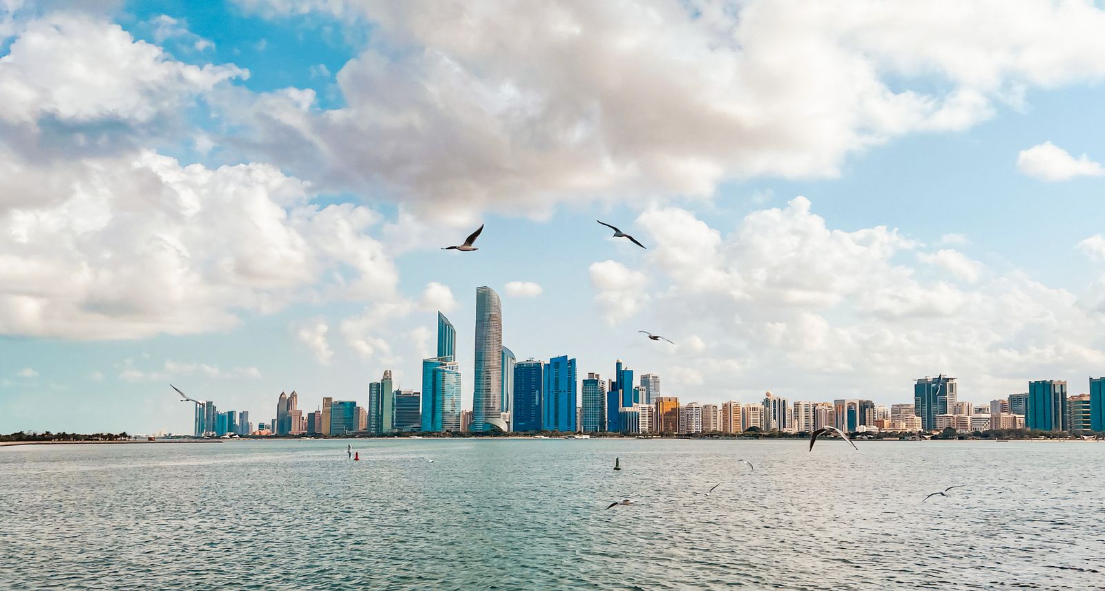 Abu Dhabi: 21 dicas do que ver e quando ir 1 Panorama de Abu Dhabi a partir do Corniche