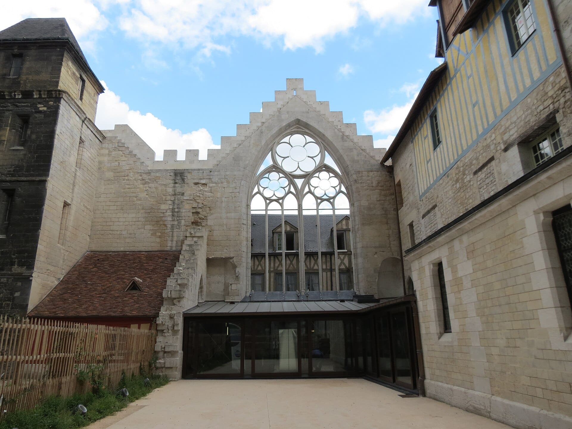 Rouen, Francúzsko: 12 tipov, čo vidieť a robiť v roku 2026 94 Historial Jeanne d'Arc (Zážitkové múzeum)