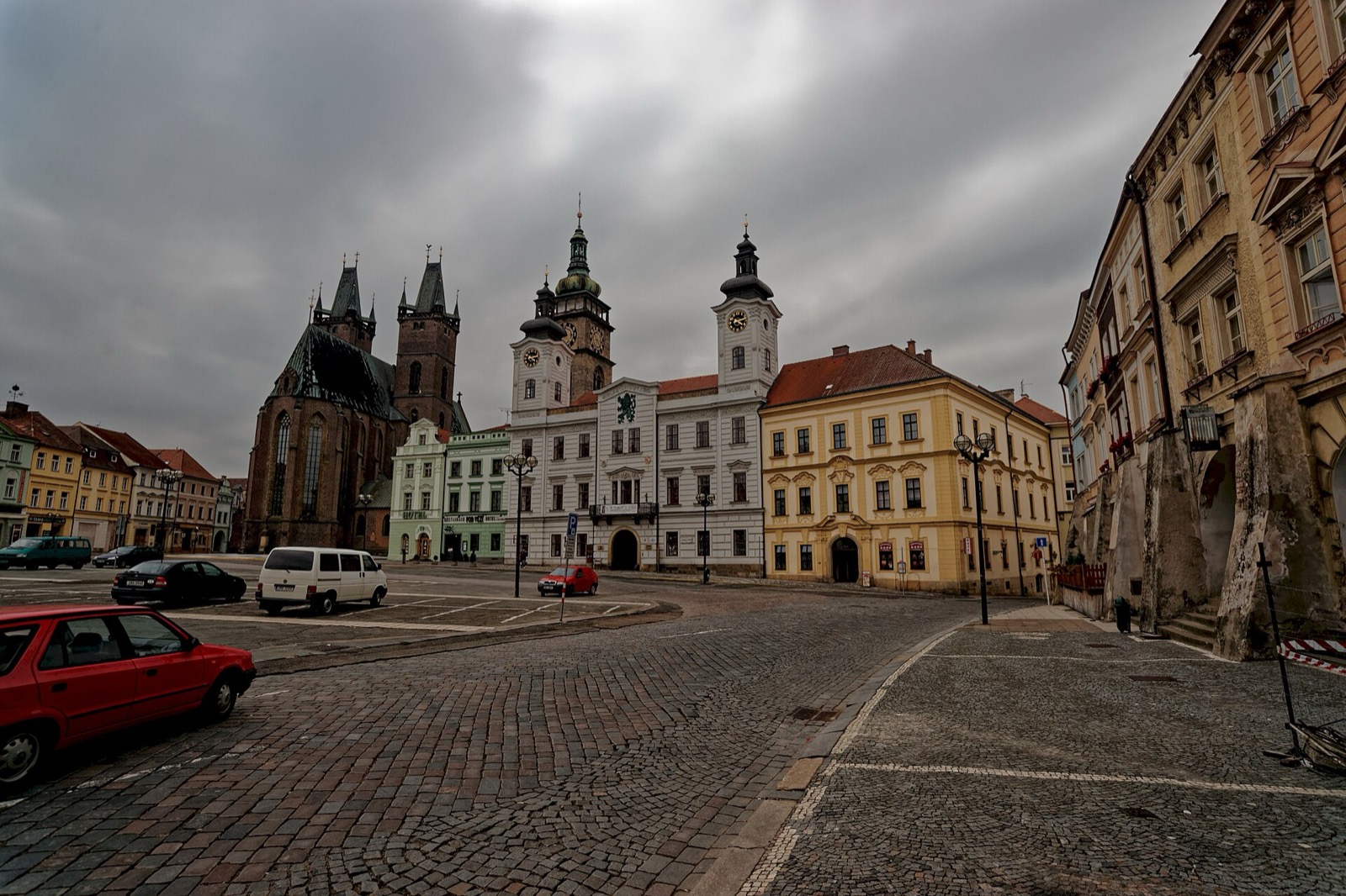 Co vidět v Hradci Králové: 15 tipů, co vidět a dělat 3 Velké náměstí s katedrálou, Bílou věží a Starou radnicí