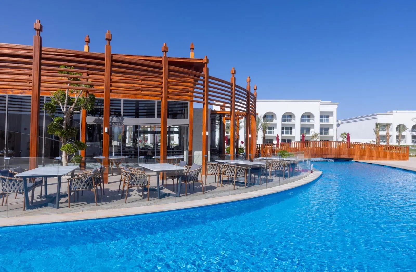 Bazén hotelu Rixos Radamis v Sharmu