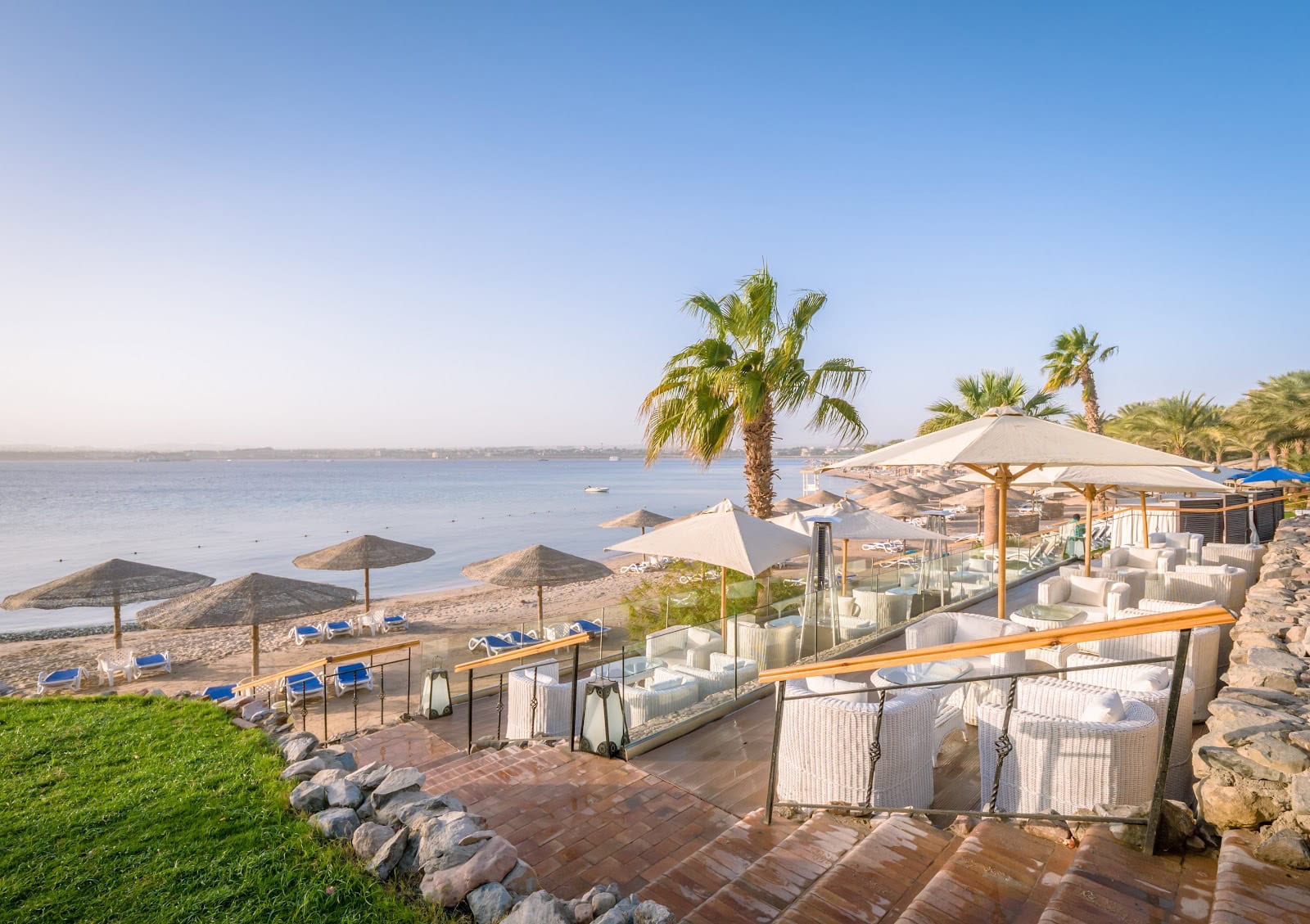 Najlepsze hotele w Hurghadzie: 8 propozycji na snorkeling, dla rodzin i luksus 1 Plaża hotelu Fort Arabesque w Makadi Bay