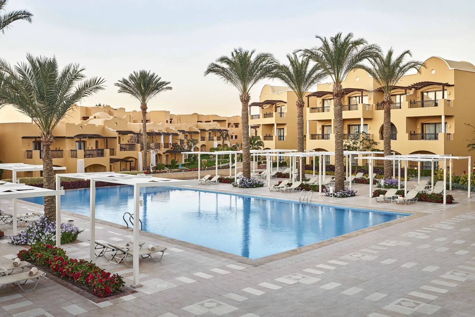 Nejlepší hotely v Marsa Alam: 8 tipů podle typu dovolené 5 Bazén hotelu Jaz Solaya v Coraya Bay
