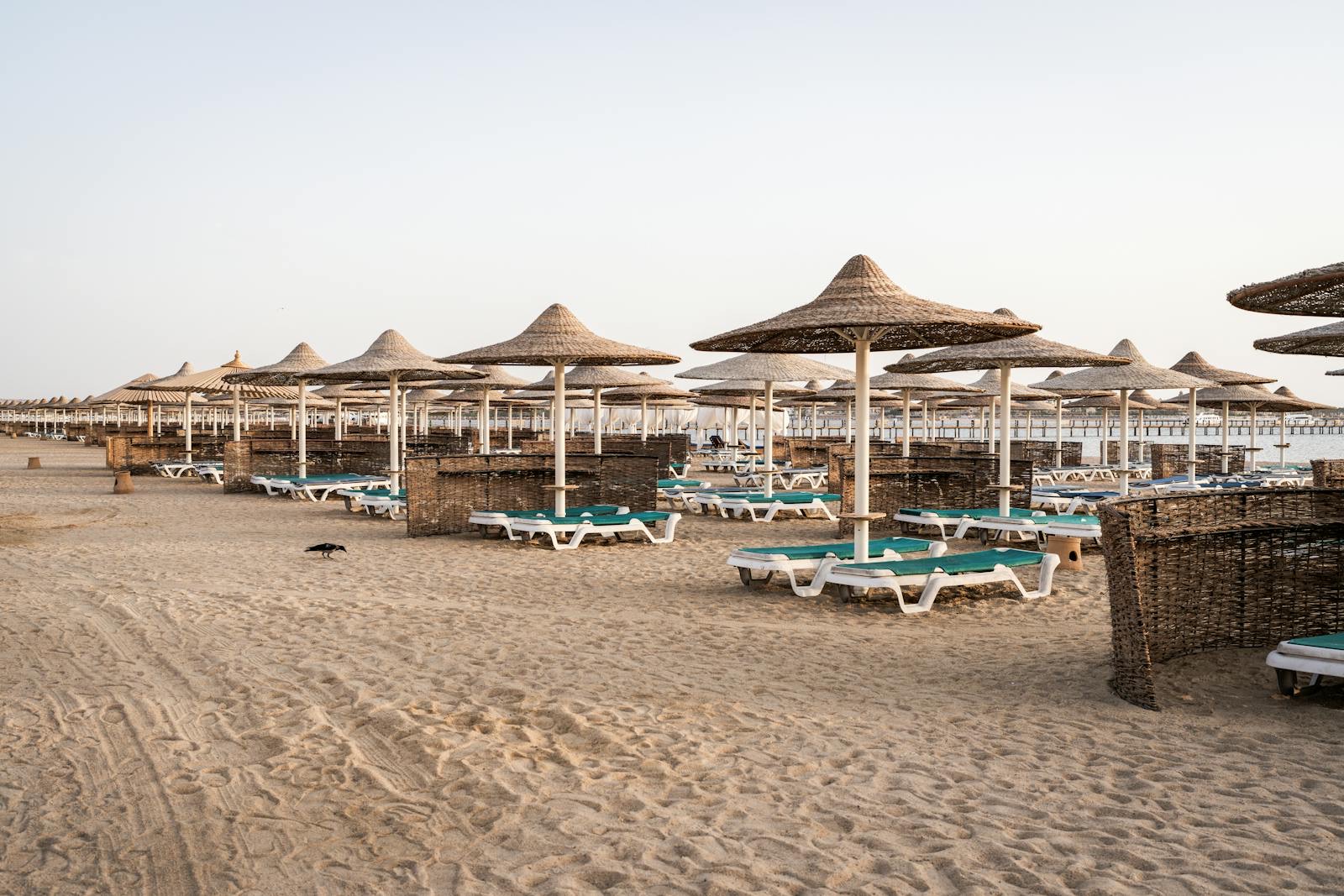 Pláž v letovisku Hurghada v Egyptě