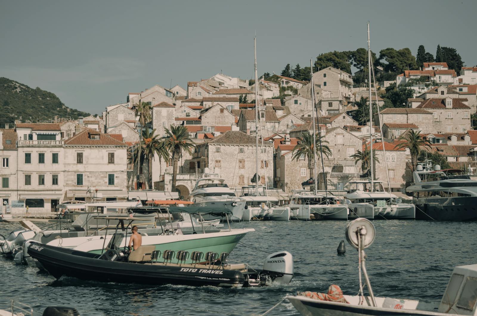Eiland Hvar, Kroatië: 12 tips voor wat te zien en doen in 2026 11 De antieke vlakte van Stari Grad (UNESCO-monument)