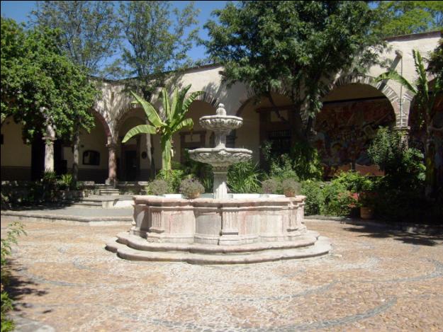 San Miguel de Allende: 12 sfaturi + orașul colonial Bajío 10 Curtea Instituto Allende