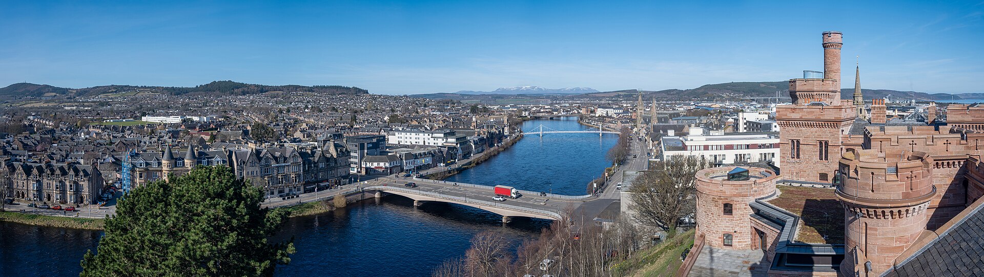 Vakantie Schotland: 30 tips voor wat je moet zien in 2026 21 Inverness aan de rivier de Ness