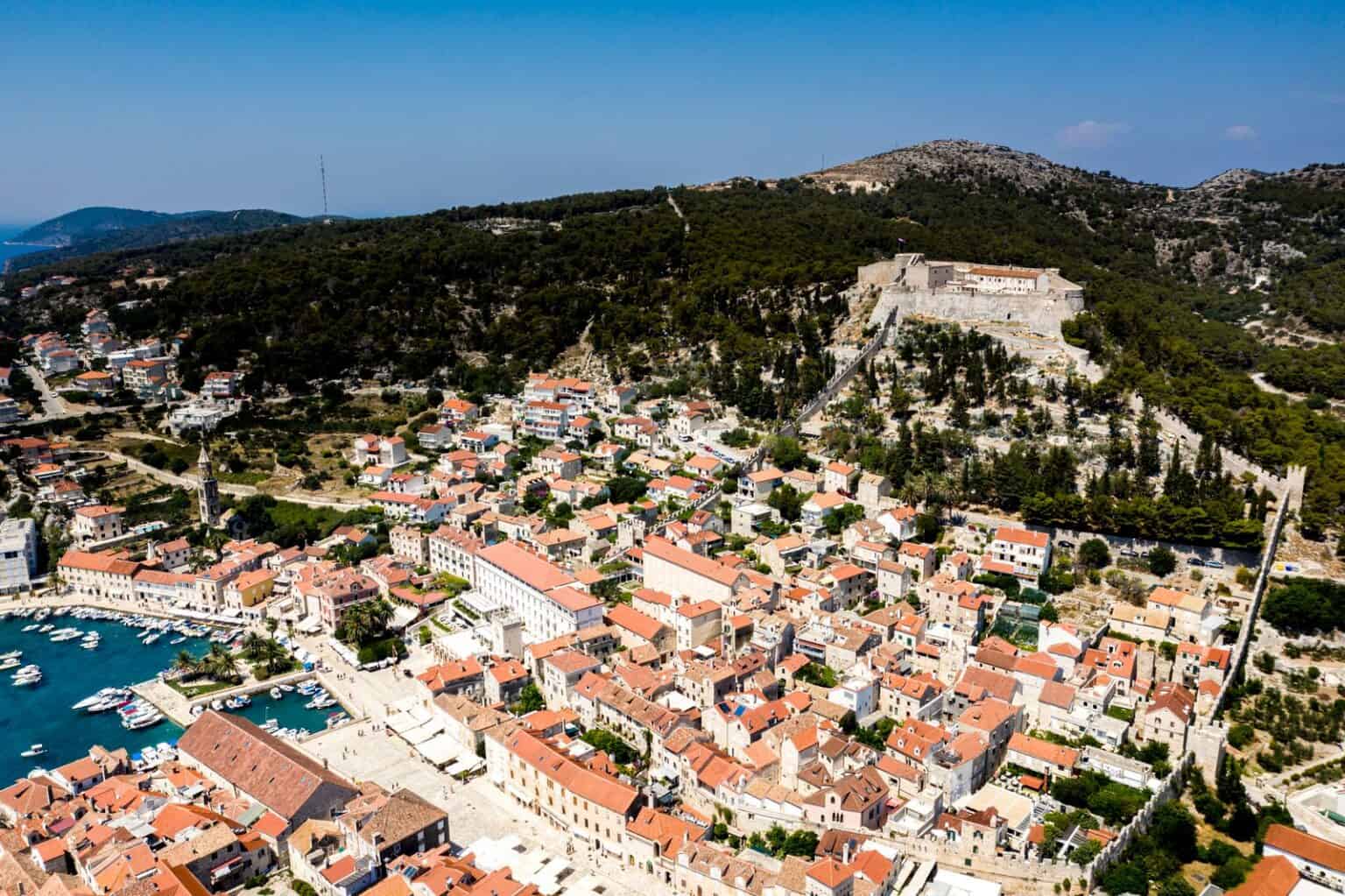 Δαλματία: οδηγός, συμβουλές και τι να δεις 2026 2 Χβαρ Κροατία: 12 αξέχαστες εμπειρίες για το 2026
