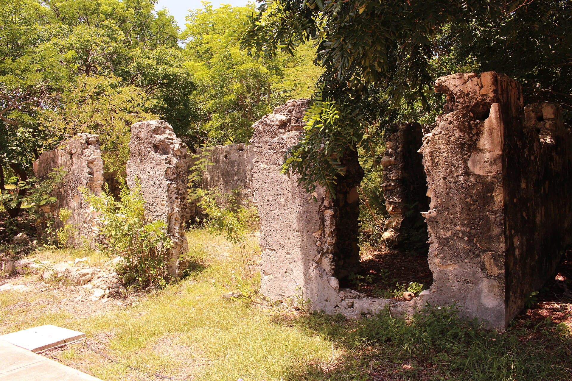 Isla Mujeres, Mexiko: tipy na výlety, jídlo a ubytování 9 Kamenné ruiny Hacienda Mundaca na Isla Mujeres