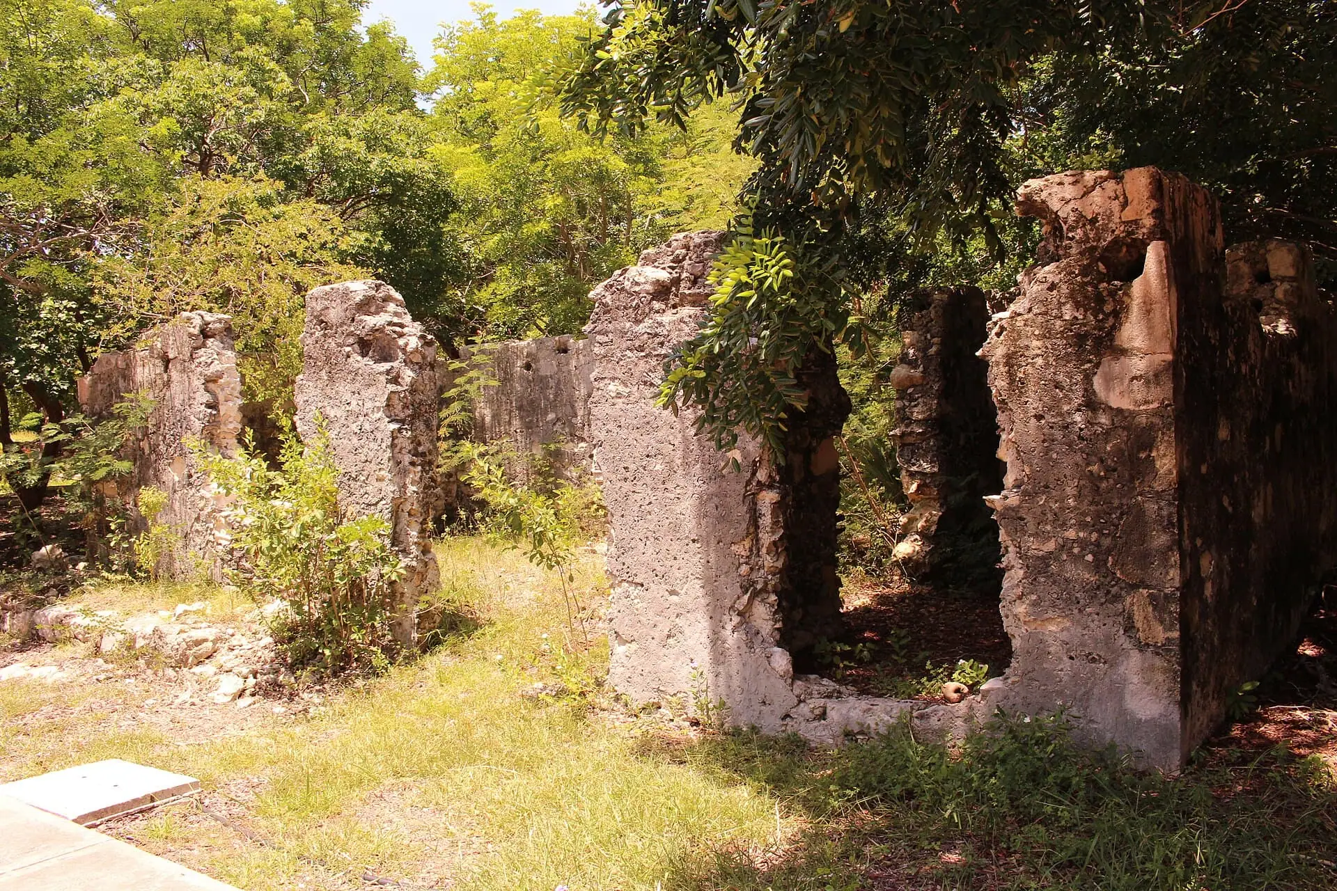 Isla Mujeres, Mexiko: tipy na výlety, jídlo a ubytování 9 Kamenné ruiny Hacienda Mundaca na Isla Mujeres