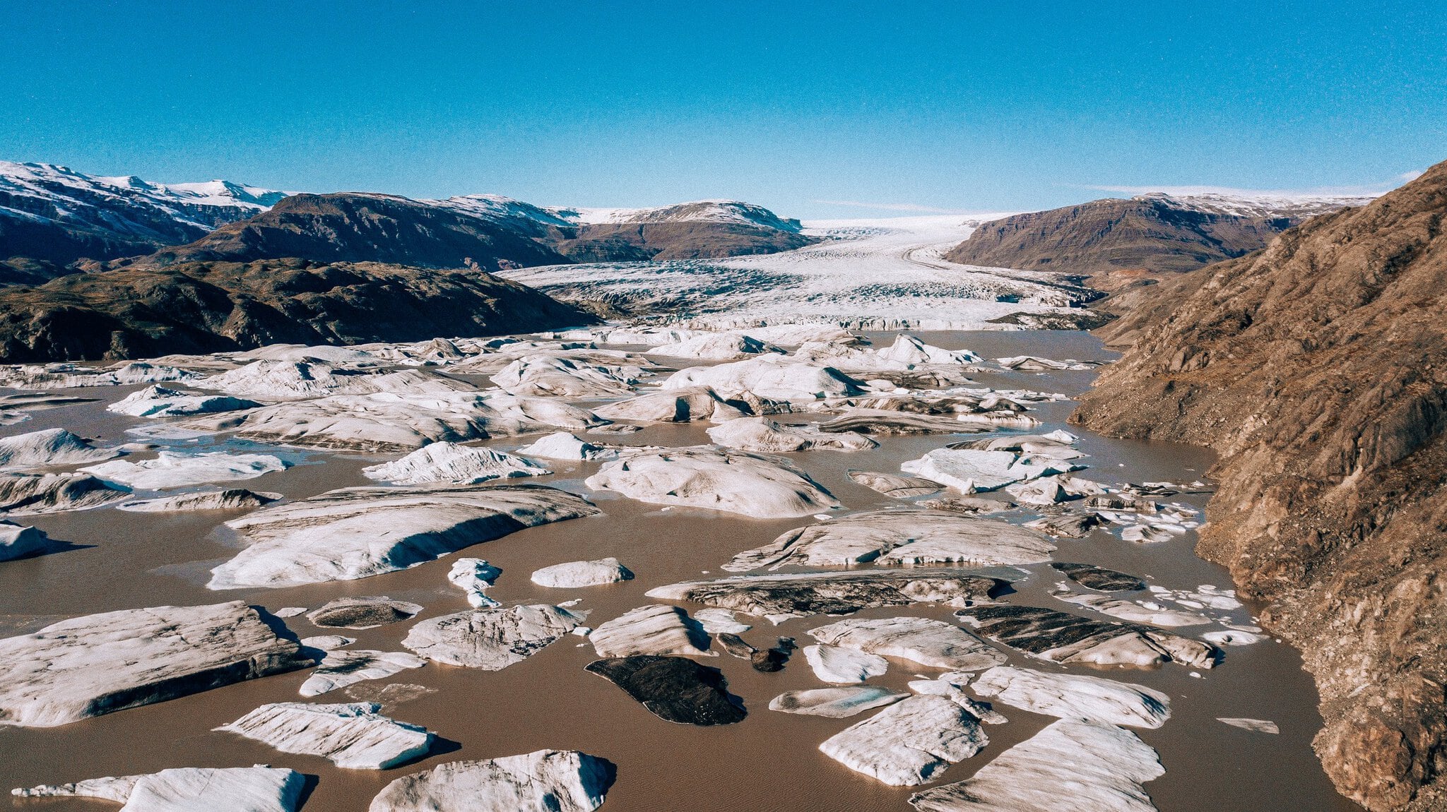 Jökulsárlón și ghețarii din sud-estul Islandei: 12 lucruri de văzut și făcut 2 laguna glaciară Hoffellsjökull cu sloiuri de gheață plutitoare în Islanda