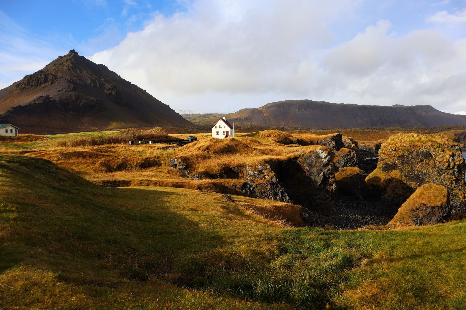 Iceland: The Complete Guide — What to See, When to Go and What It Costs in 2026 5 Be extremely careful with the car doors