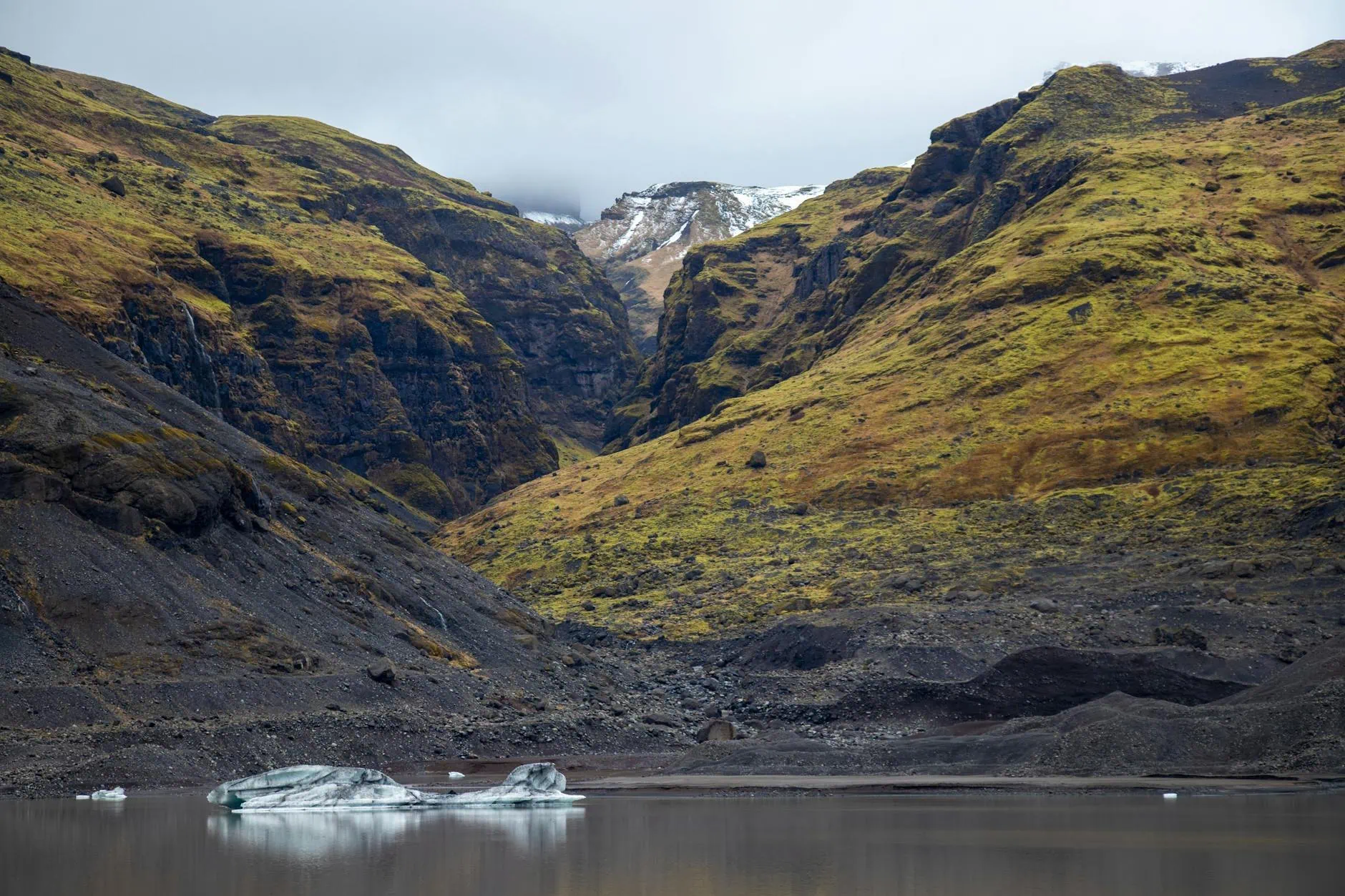 Zuidkust van IJsland: 12 tips voor wat je moet zien en doen 13 Binnen handbereik van de gletsjer Sólheimajökull