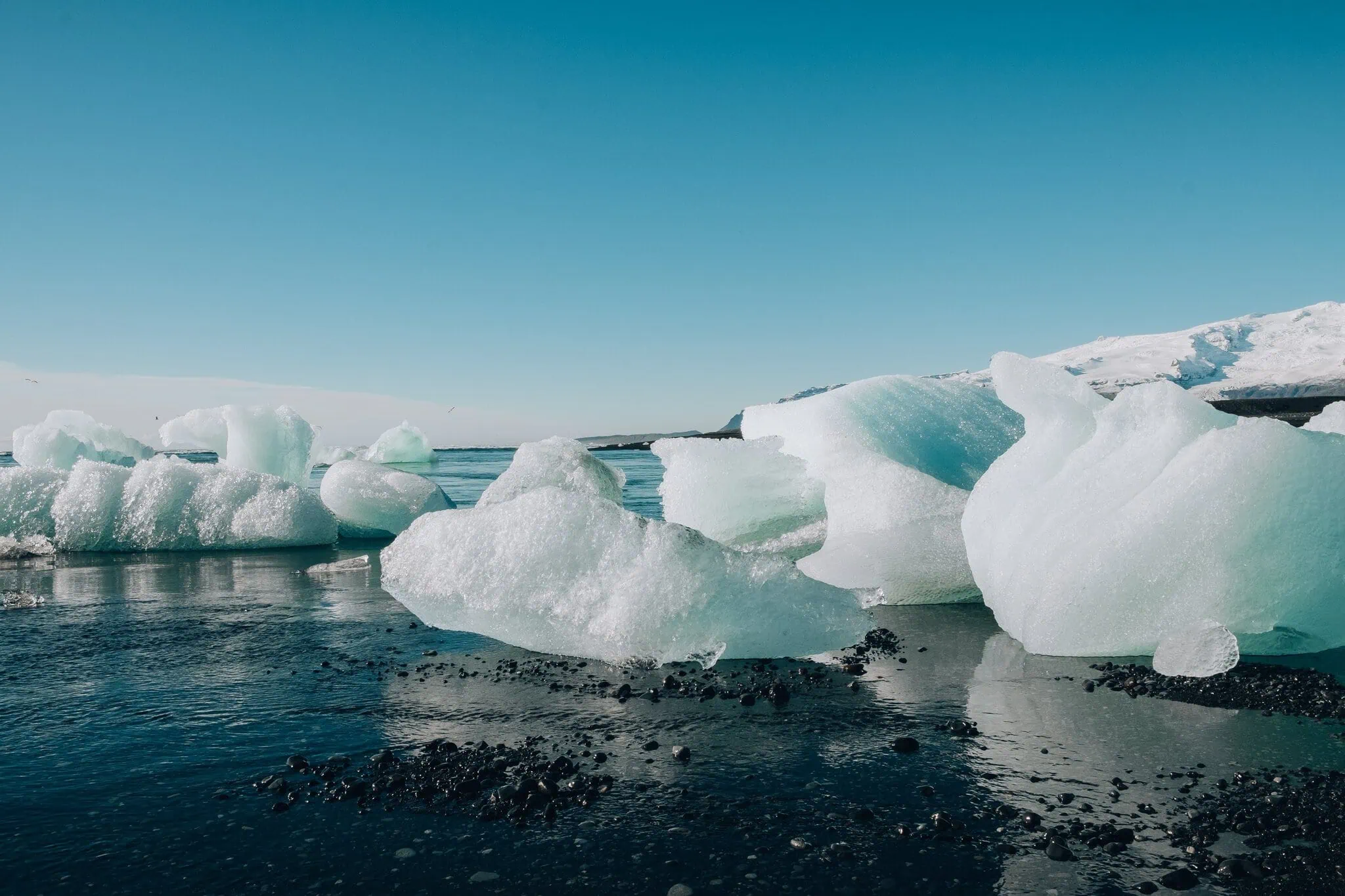 Jökulsárlón und die Gletscher Islands: 13 Tipps für den Südosten 6 Eisschollen am schwarzen Diamond Beach auf Island