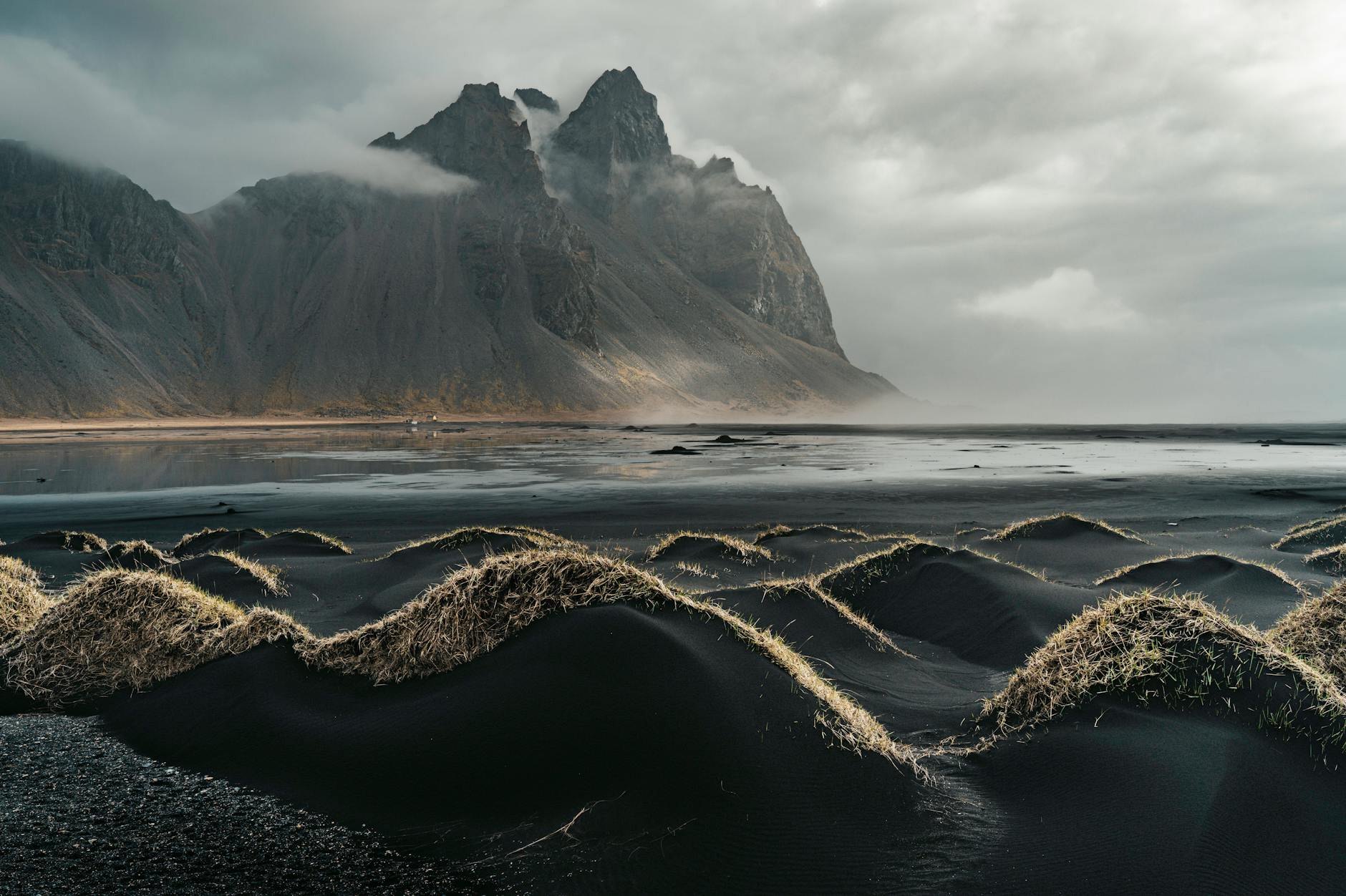 Jökulsárlón a ledovce jihovýchodního Islandu: 12 tipů, co vidět a dělat 16 Fotogenická hora Vestrahorn a duny Stokksnes