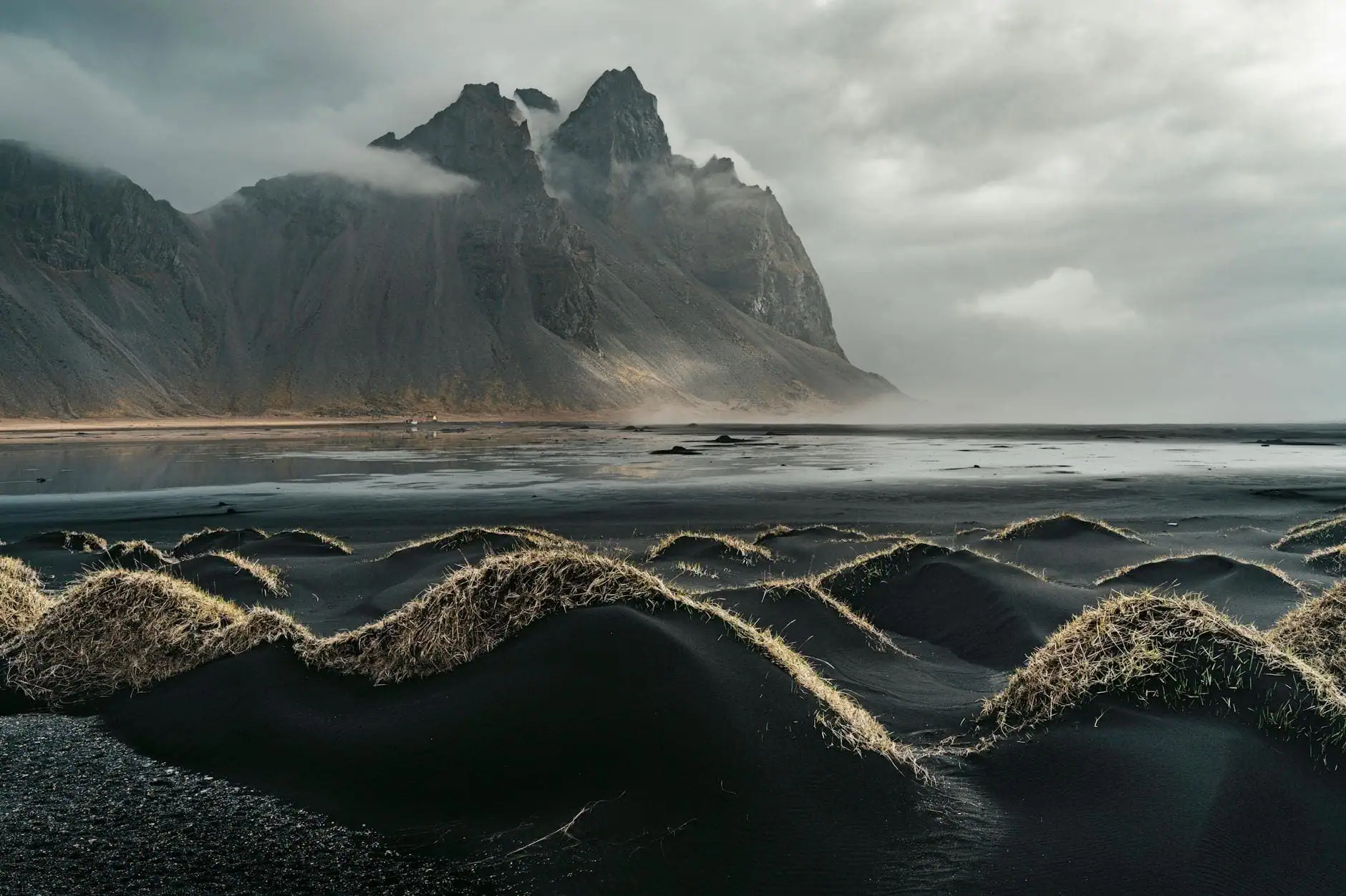 Jökulsárlón und die Gletscher Islands: 13 Tipps für den Südosten 16 Der fotogene Berg Vestrahorn und die Dünen von Stokksnes
