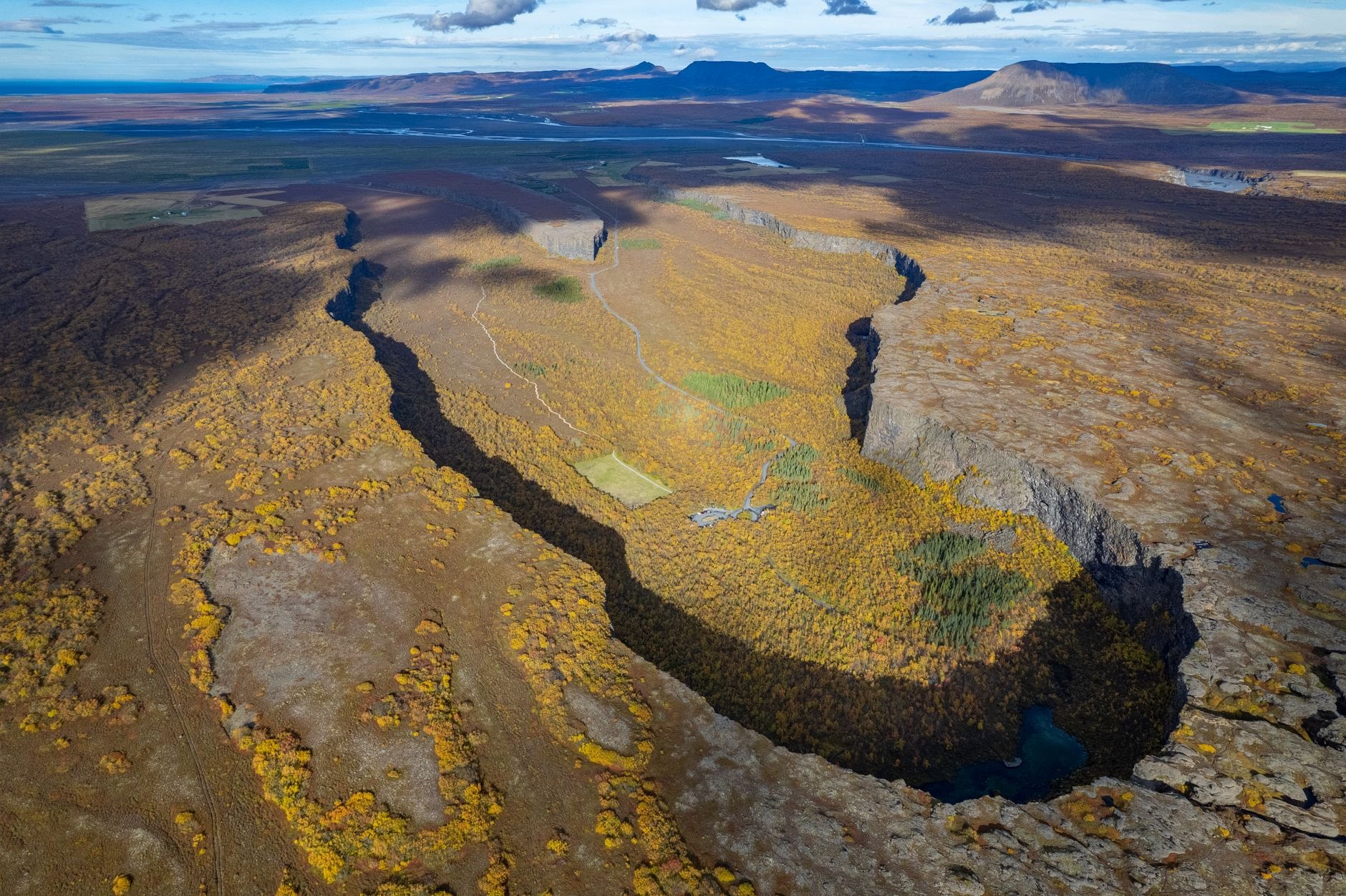Islande du Nord et Diamond Circle : 12 choses à voir et à faire en 2026 19 Le magique canyon d'Ásbyrgi