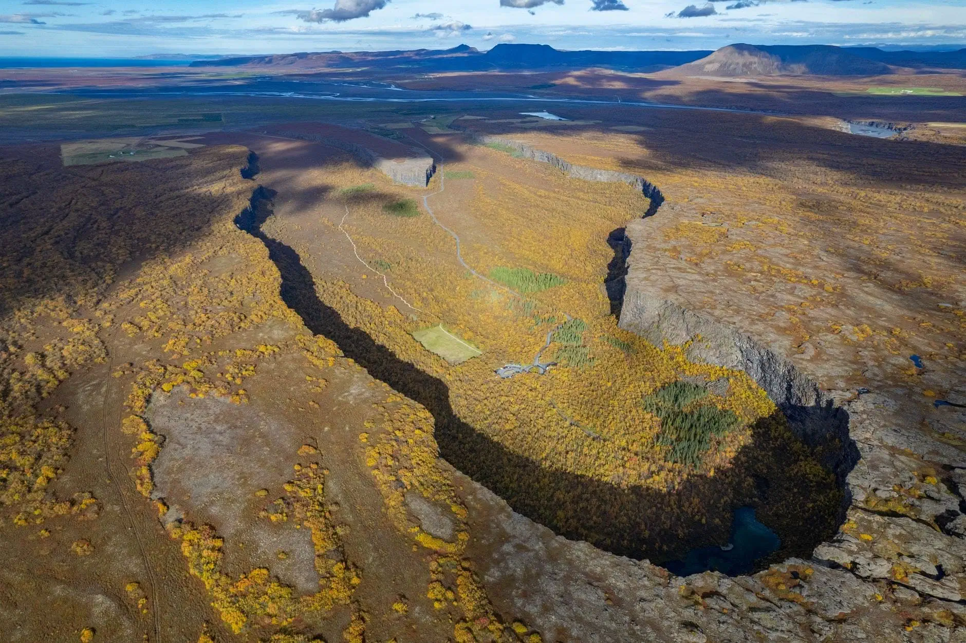 Północna Islandia i Diamond Circle: 12 wskazówek, co zobaczyć i robić 2026 20 Magiczny kanion Ásbyrgi