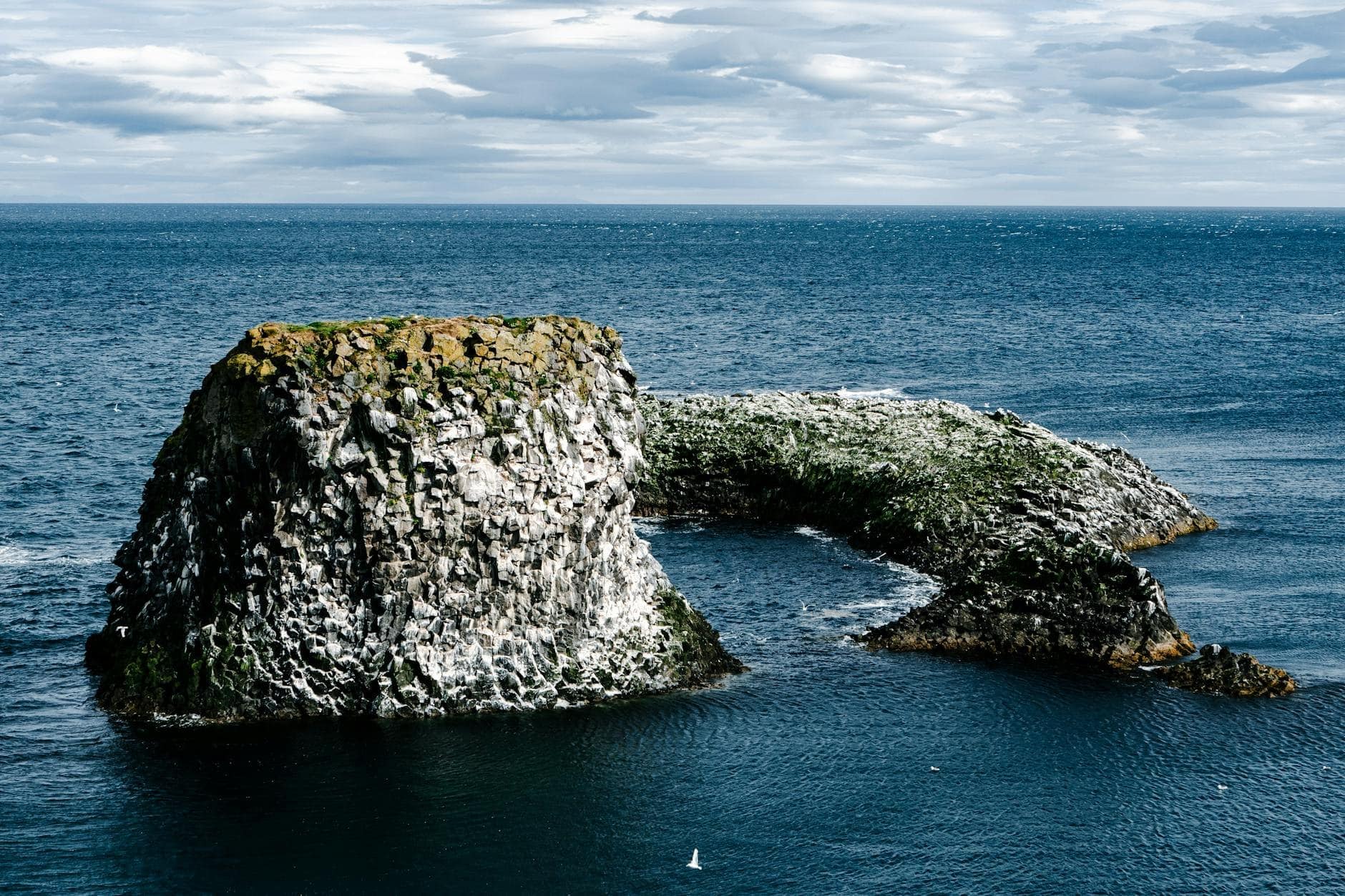 Snæfellsnes, Islanda: 12 lucruri de văzut și făcut 2026 13 Lóndrangar, măreața Cetate de Piatră