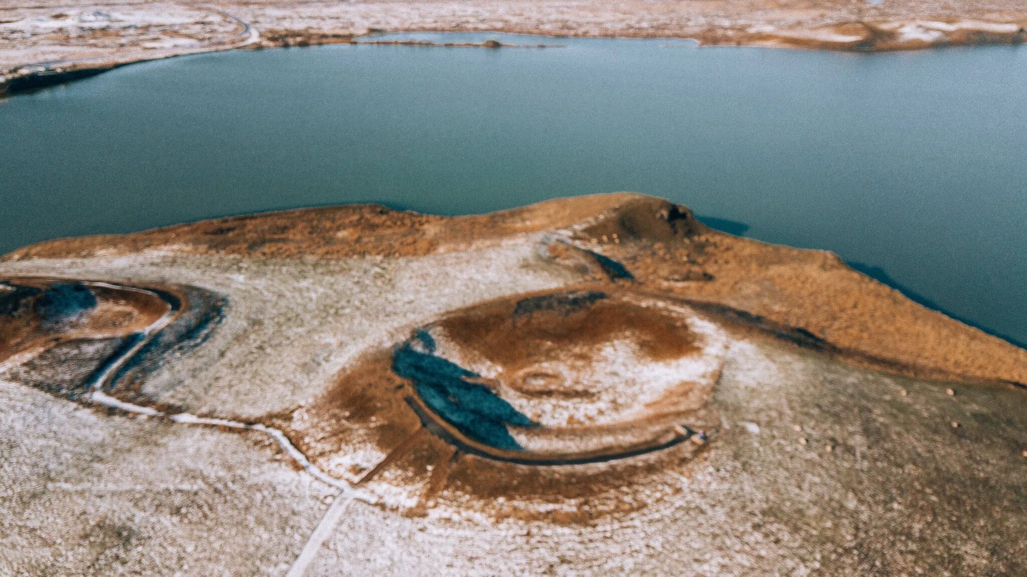 Vulkane auf Island: aktiver Reykjanes, Krater und Vulkanlandschaft 1 Vulkankrater Víti mit türkisem See beim Vulkan Krafla im Norden Islands