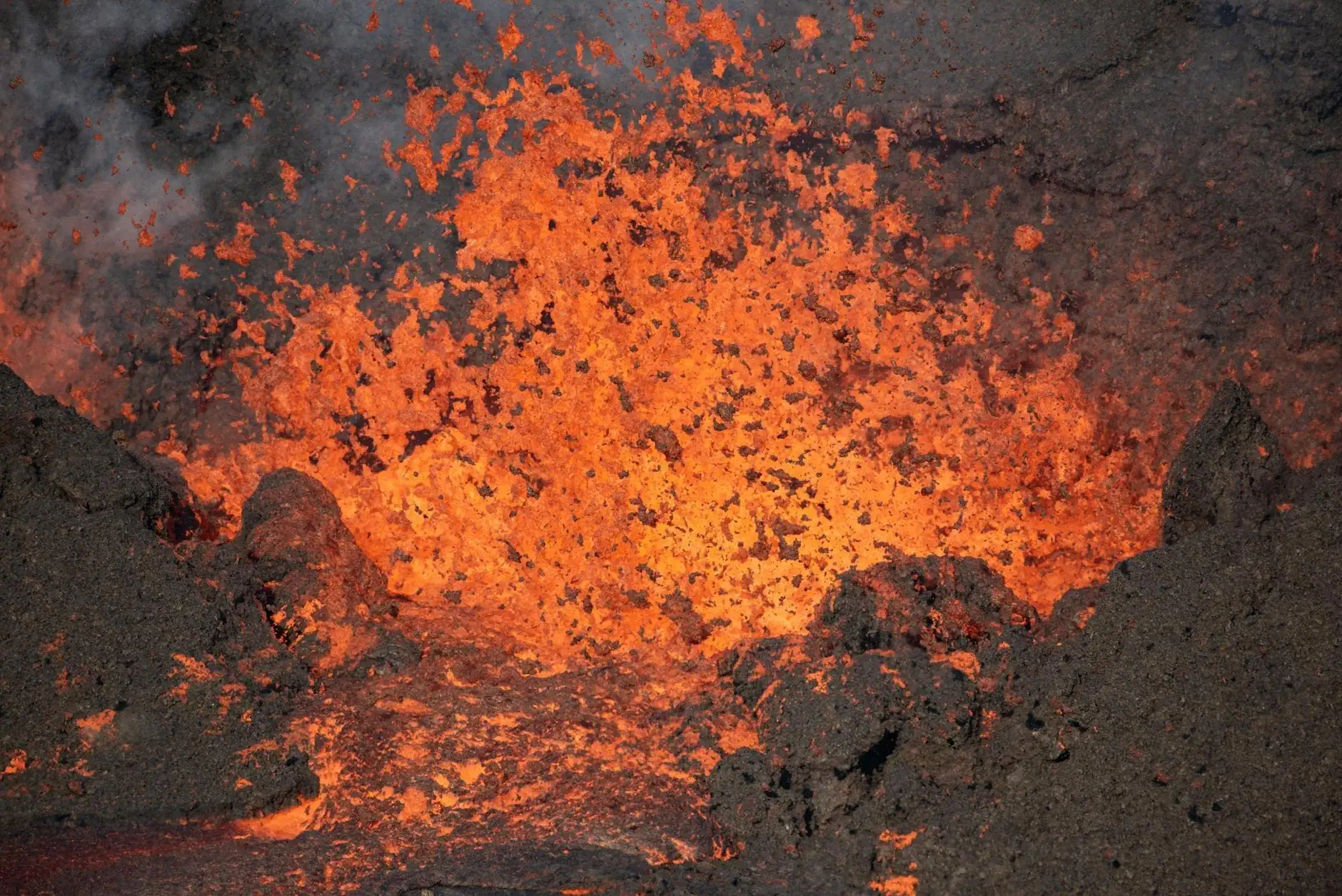 Volcans en Islande : Reykjanes actif, cratères et où voir la lave en 2026 22 Le Lava Show à Reykjavík et à Vík