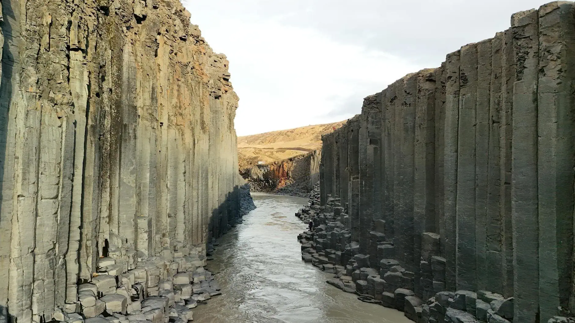 Východní fjordy Islandu: 12 tipů, co vidět a dělat 8 Čedičový kaňon Stuðlagil