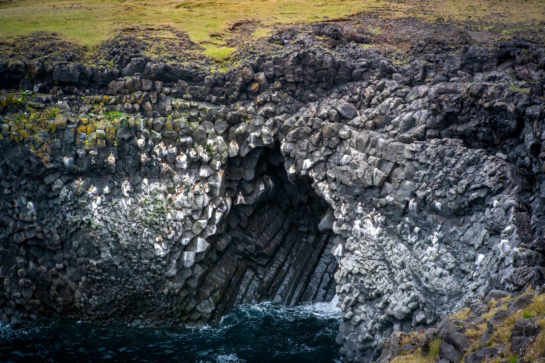 Fiordos del este de Islandia: 12 cosas que ver y hacer 6 Neskaupstaður y una pequeña decepción en la cueva