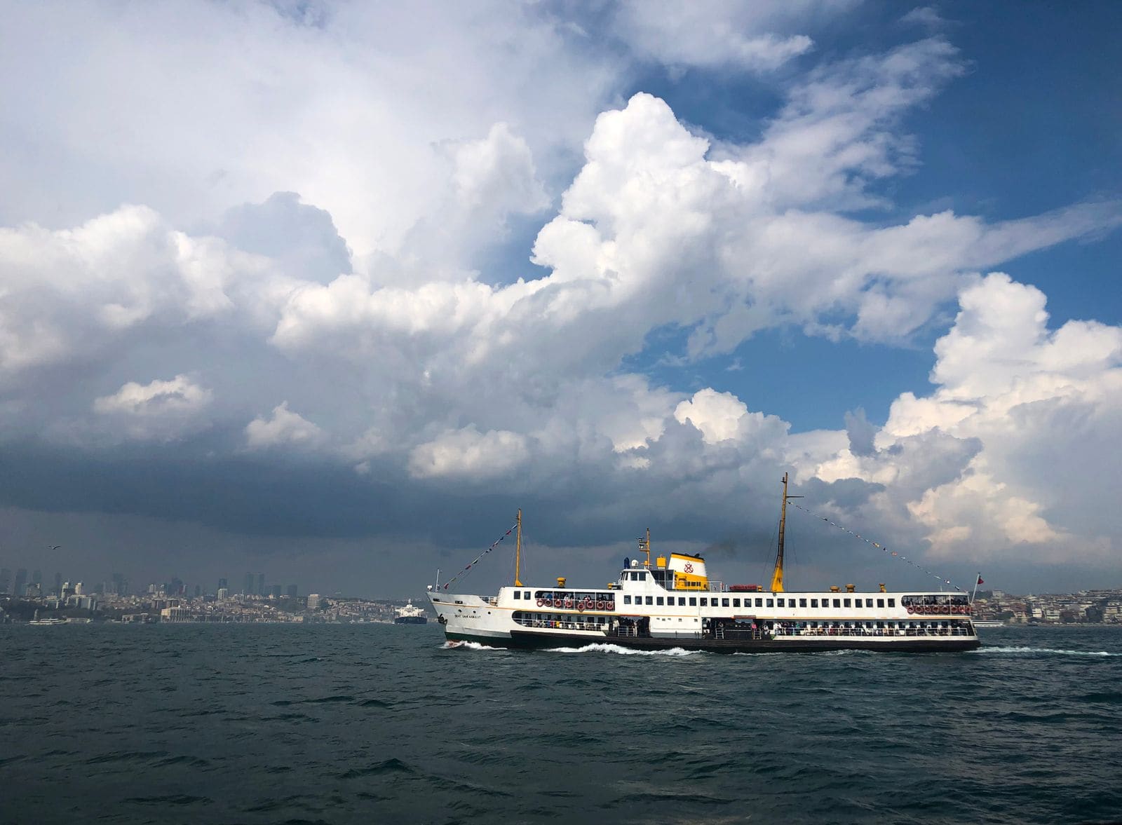 Istanbul Turcia: 15 lucruri de văzut în orașul de pe două continente în 2026 10 Croazieră pe Bosfor cu feribotul public