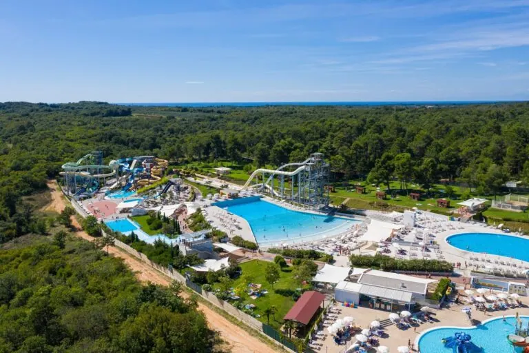 Chorvatsko 3 Nejlepší aquaparky v Chorvatsku: 7 tipů, kam jet v roce 2026