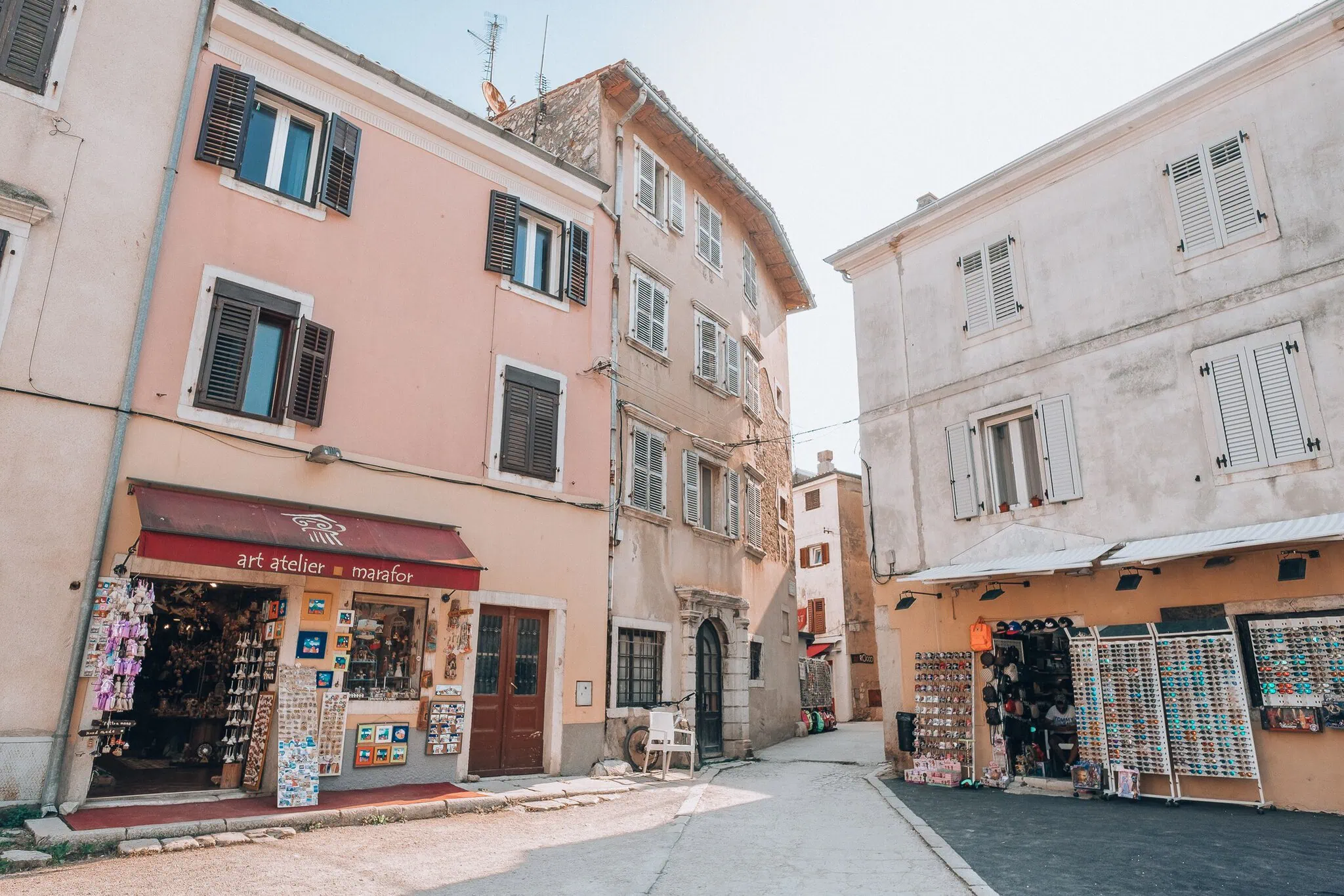 Istrien, Kroatien: 15 Tipps, was man 2026 sehen und erleben kann 5 Malerische Gasse in der Altstadt von Rovinj