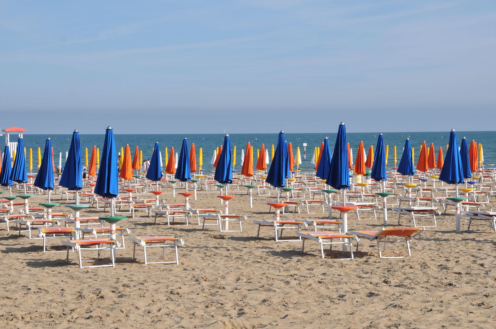 Itália de carro pelo Adriático: 6 dicas de praias para 2026 5 Lignano — pinheirais e parques de diversões