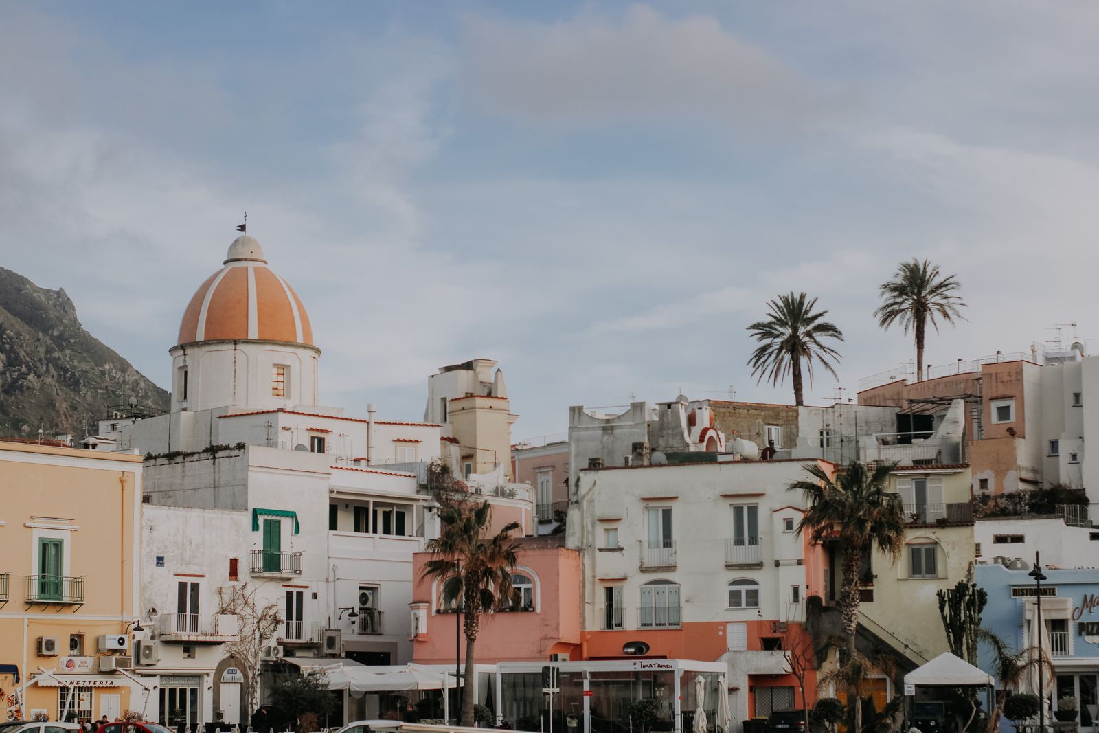 Ischia a Procida: ostrovy v Neapolském zálivu — 8 tipů, co vidět a dělat 8 Magická městečka: Forio, Lacco Ameno a Sant'Angelo