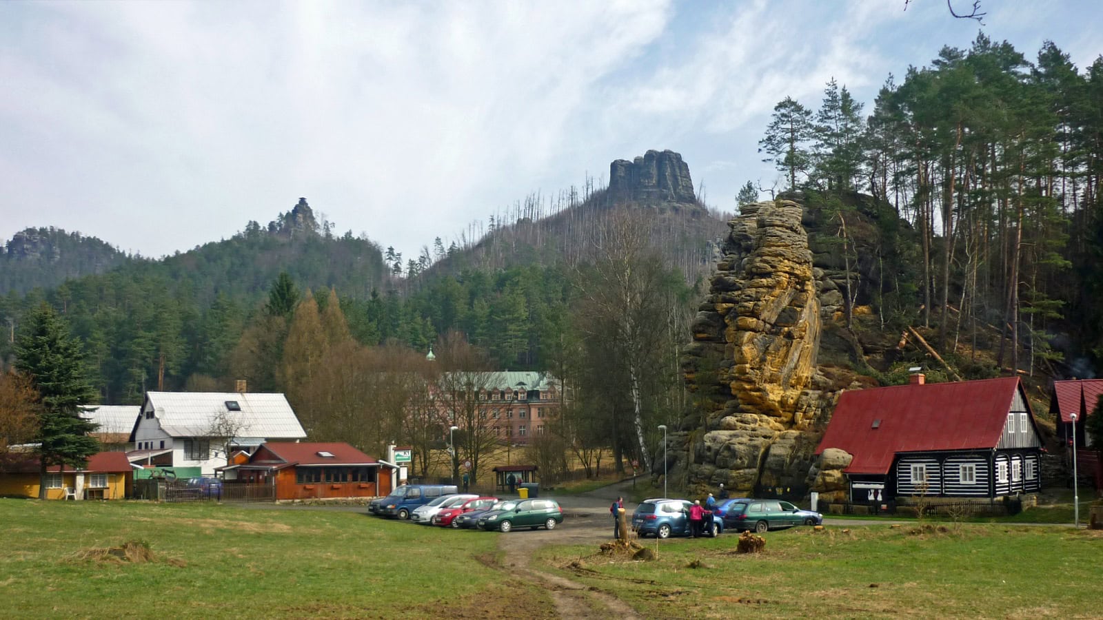 Jetřichovice-Aussichten: 4 Tipps für die ruhige Seite der Böhmischen Schweiz 2026 3 Sandsteintürme in den Jetřichovicer Felsen der Böhmischen Schweiz