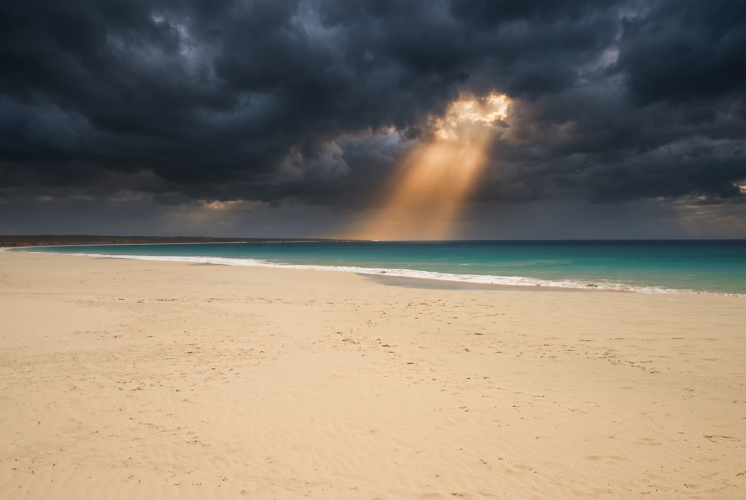 Divoká pláž Praia de Santa Mónica na Boa Vistě