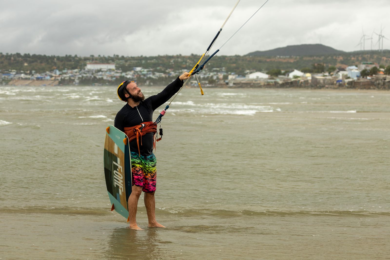 Kapverdy: dovolená, 19 tipů co vidět a kdy (ne)jet 3 Kitesurfař ve větrném počasí — zimní pasát na Kapverdách