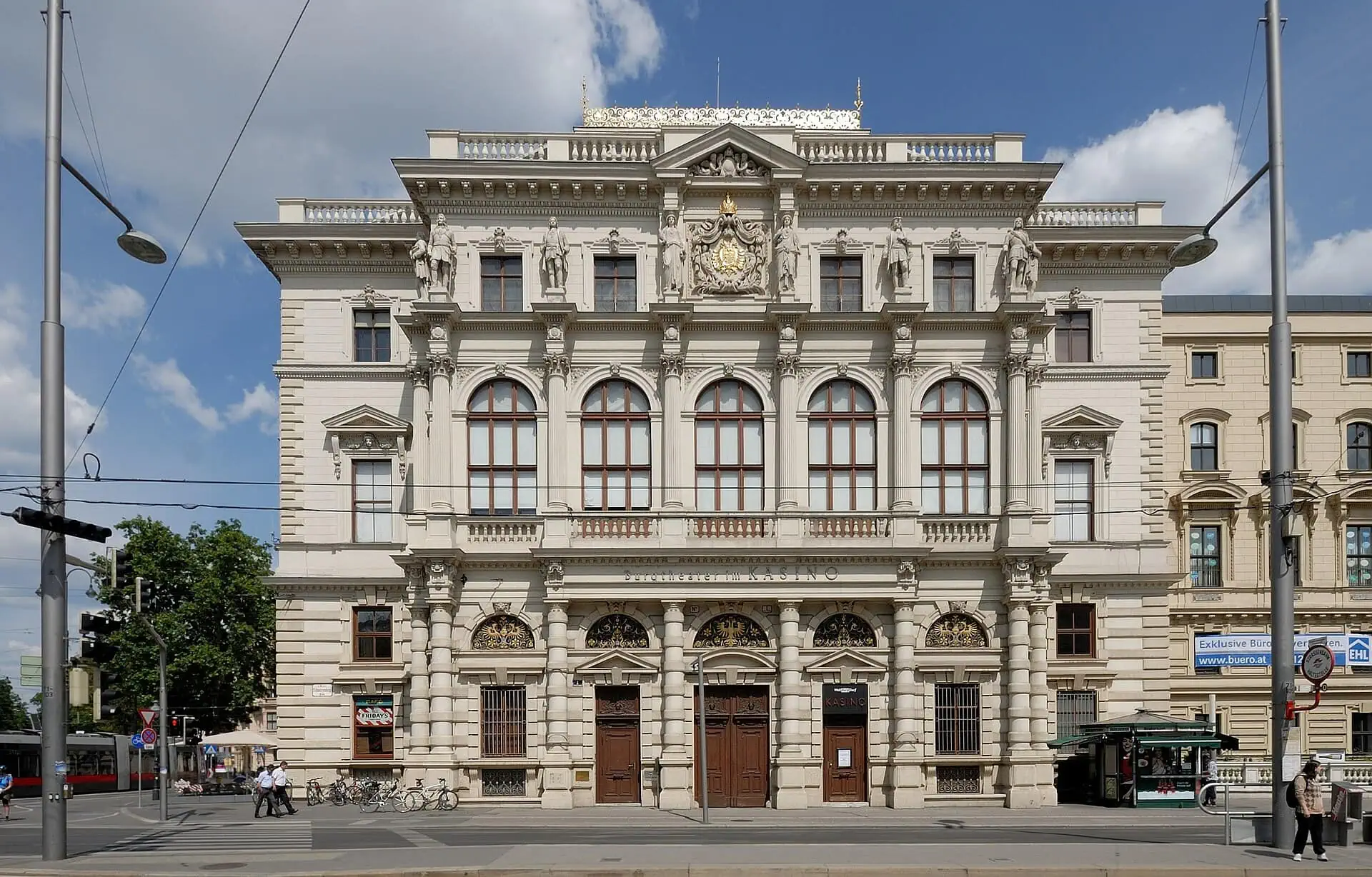 Kasino a luxusní hotely z éry Belle Époque