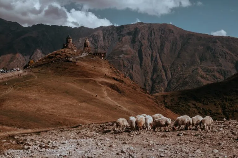 Gruzie 5 Kazbegi a kostel Gergeti: 18 tipů, co vidět pod horou Kazbek v 2026