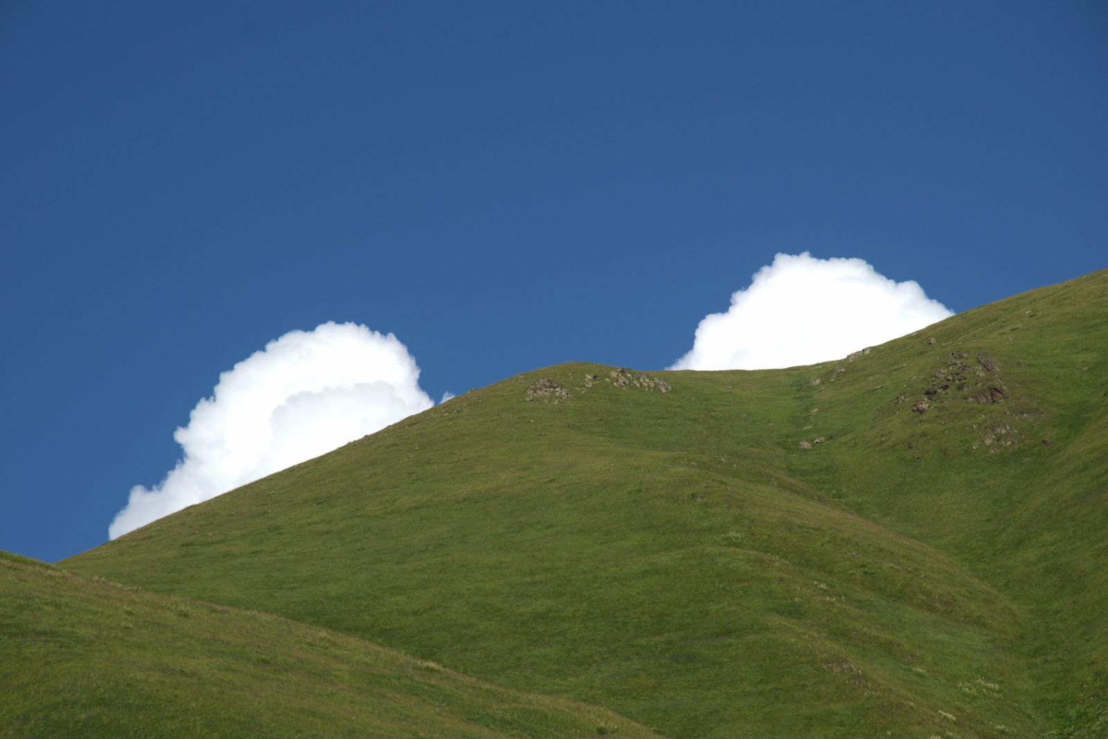 Kazbegi w Gruzji i cerkiew Gergeti: 18 pomysłów, co zobaczyć pod górą Kazbek w 2026 10 Dolina Juta i masyw Chaukhi — gruzińskie Dolomity