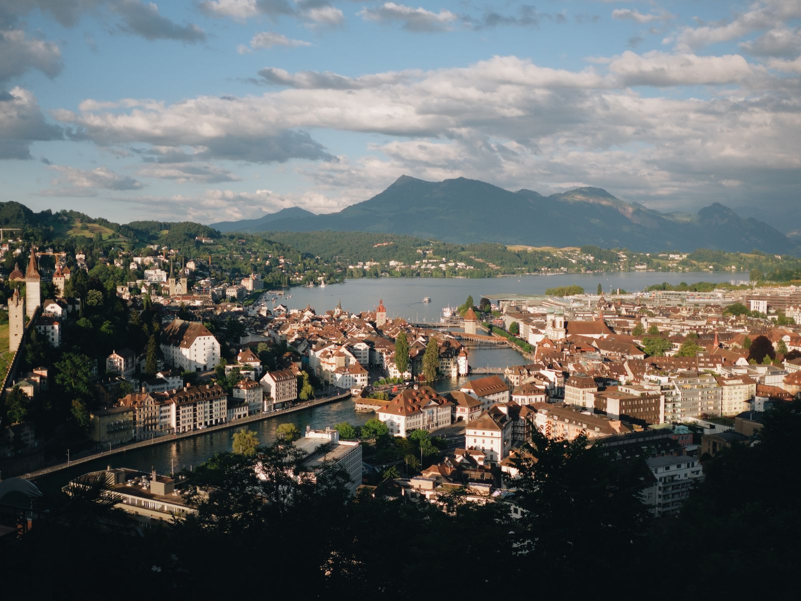 Tåg i Schweiz: Glacier Express, Bernina Express & co + priser 2026 10 Var man ska bo