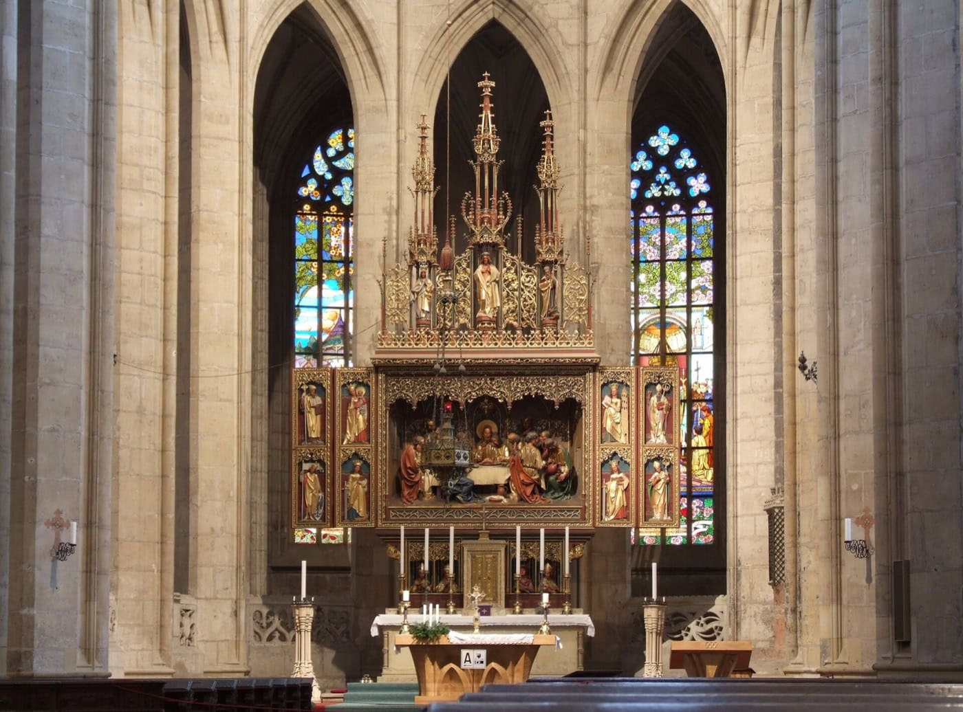 Ce să vezi în Kutná Hora: 10 idei pentru orașul argintului UNESCO în 2026 3 Interiorul gotic al catedralei Sfânta Barbora din Kutná Hora