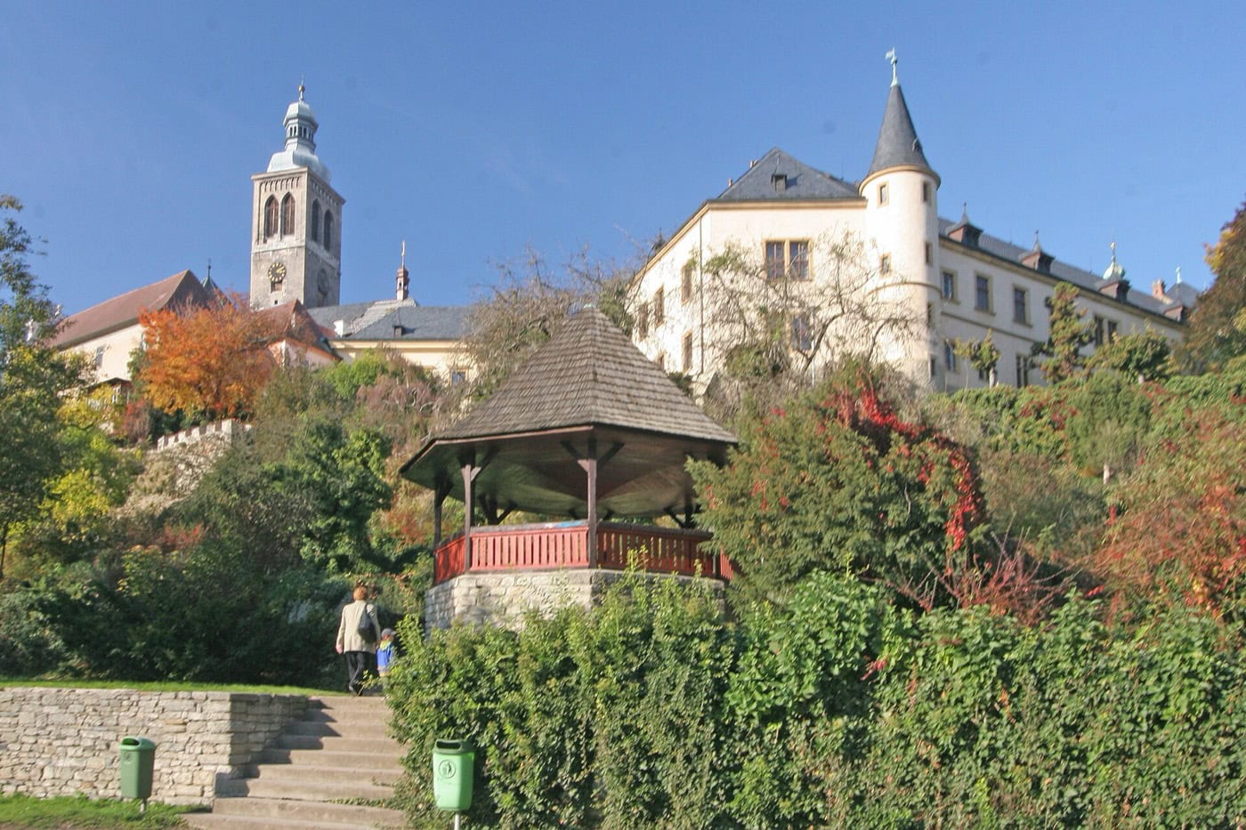 Ce să vezi în Kutná Hora: 10 idei pentru orașul argintului UNESCO în 2026 7 Curtea Italiană din Kutná Hora, fosta monetărie regală