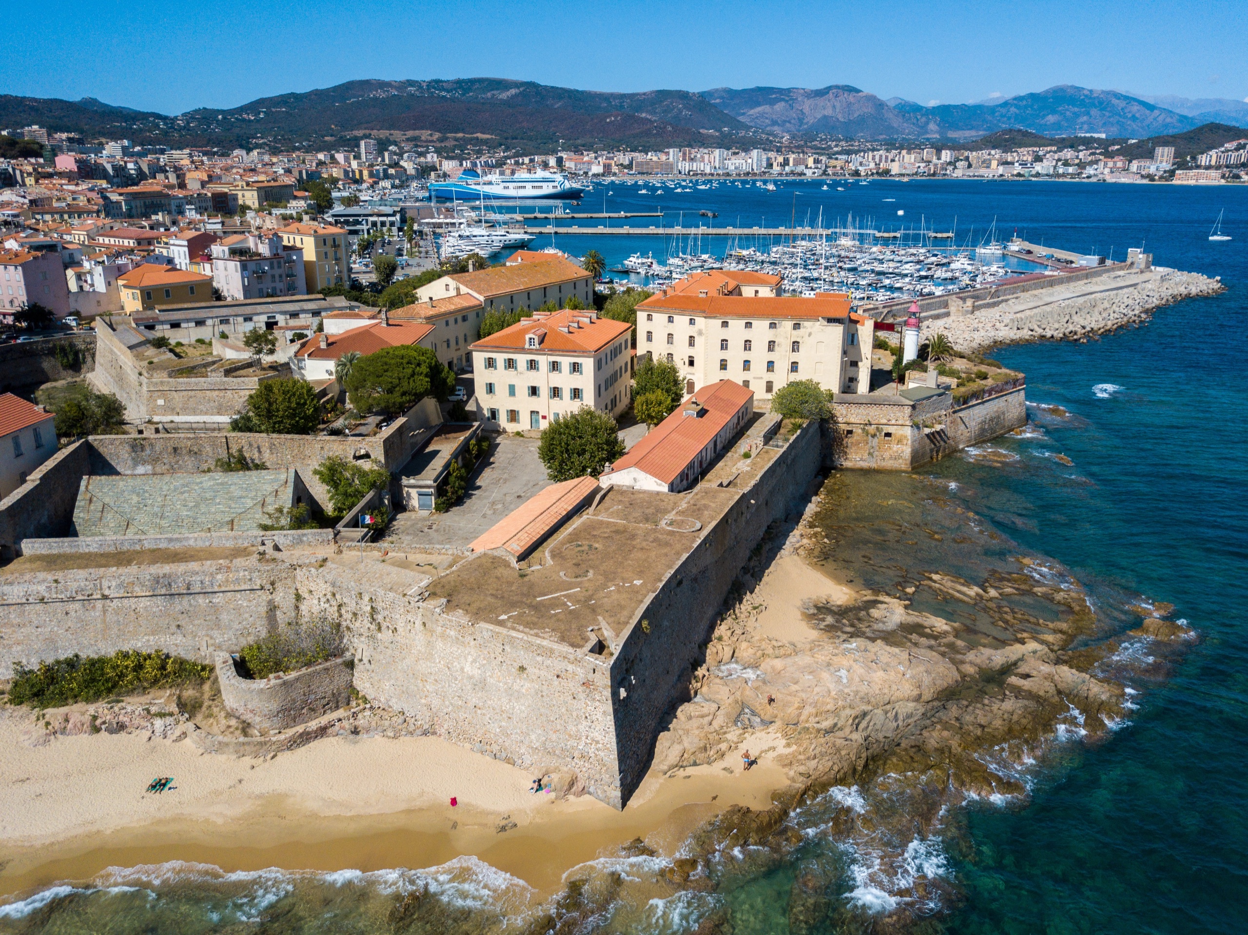 Ajaccio a Napoleonův stín