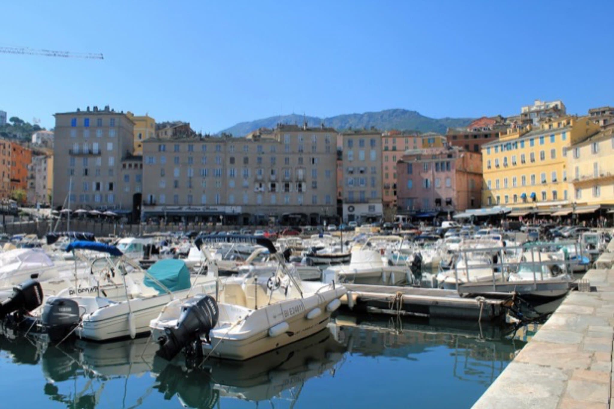 Bastia e Cap Corse, Corsica: 11 consigli per il 2026 86 Il vecchio porto e le case colorate della Bastia storica