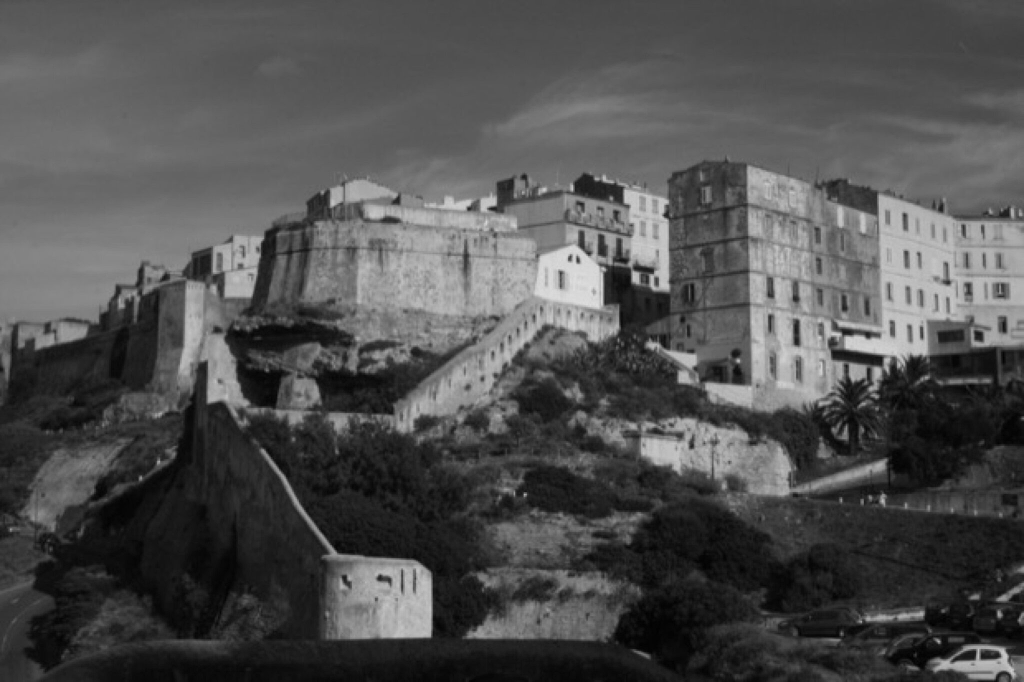 Bonifacio, Corsica: 11 lucruri de văzut și de făcut 13 Bastion de l'Étendard și zidurile istorice ale cetății