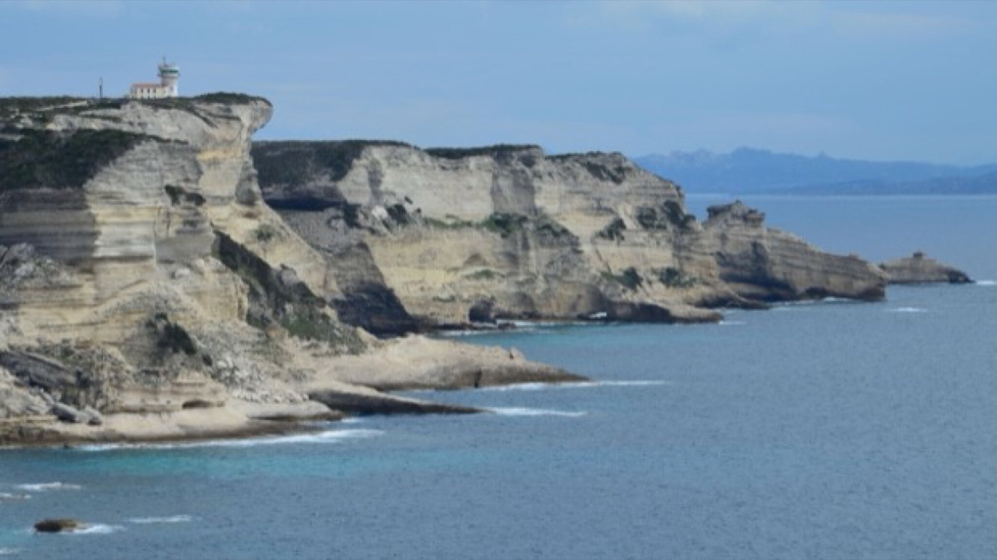 Bonifacio, Corsica: 11 lucruri de văzut și de făcut 15 Farul Pertusato (Phare de Pertusato) și apusul de soare