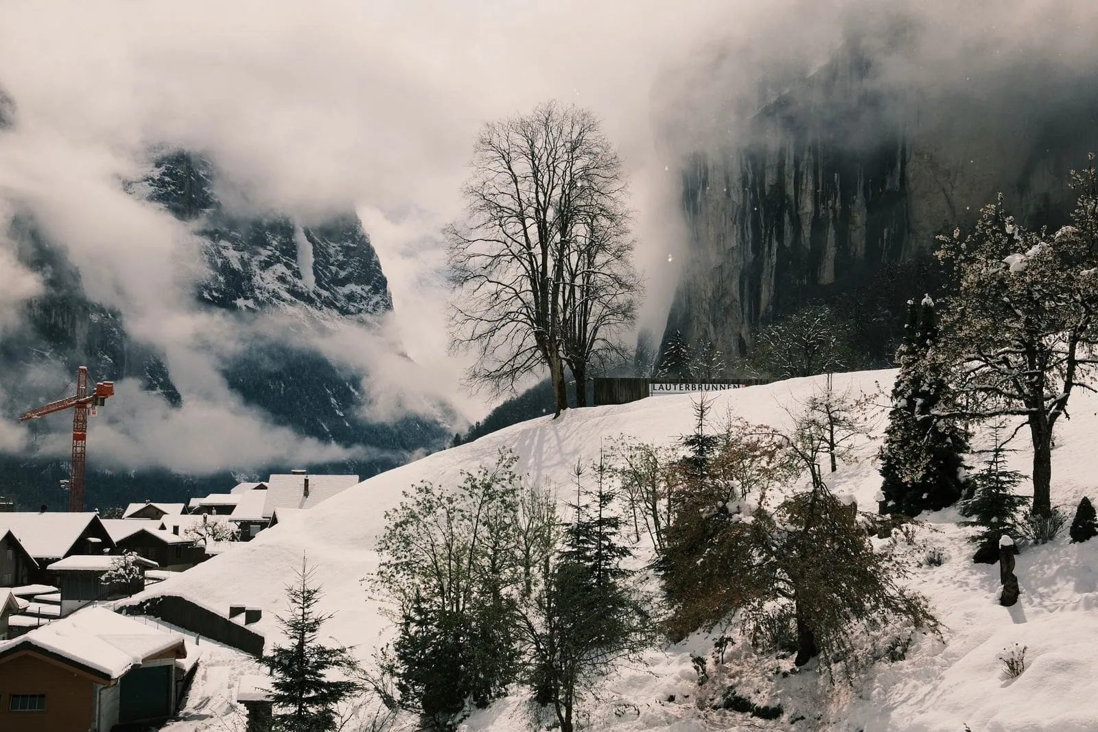 Lauterbrunnen, Svájc: 12 tipp, mit nézz meg a 72 vízesés völgyében 18 A templomocska a temetővel