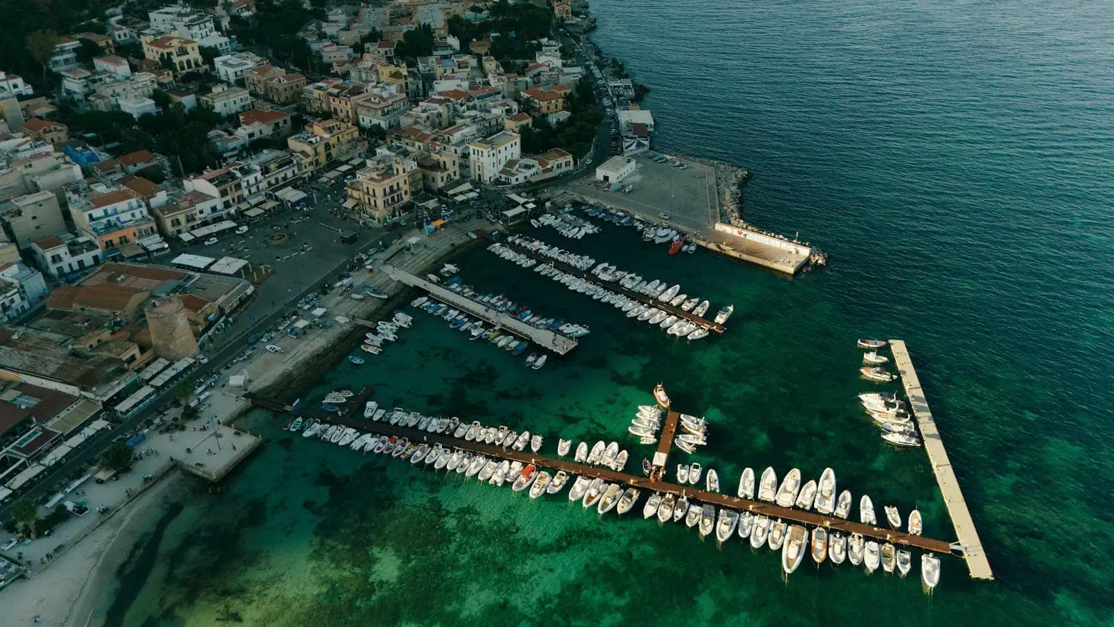 Ksamil, Albánsko: 12 tipov — pláže, ostrovčeky a kedy prísť v roku 2026 12 Himara a Porto Palermo